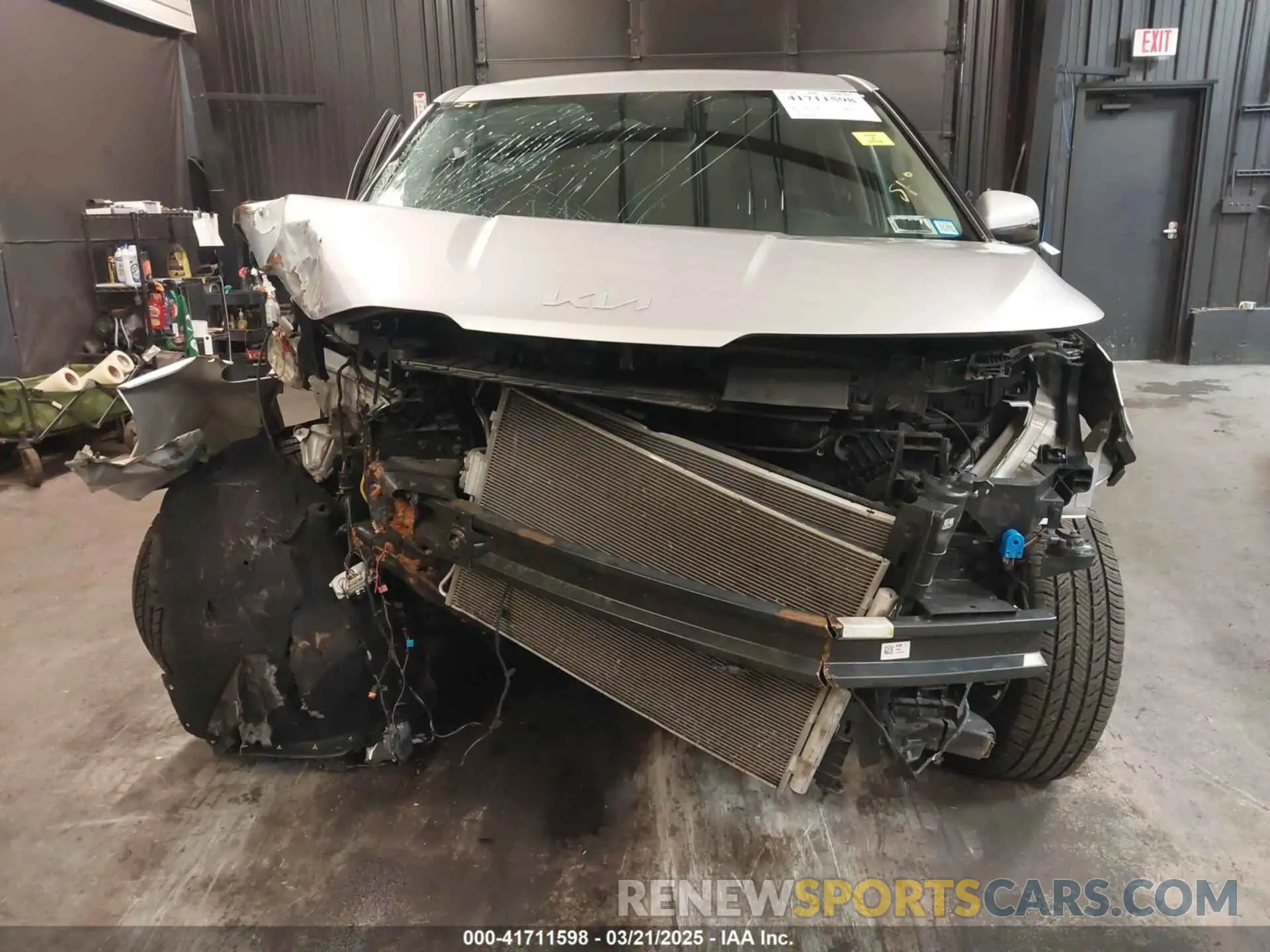 13 Photograph of a damaged car KNDNB4H37N6134031 KIA CARNIVAL MPV 2022