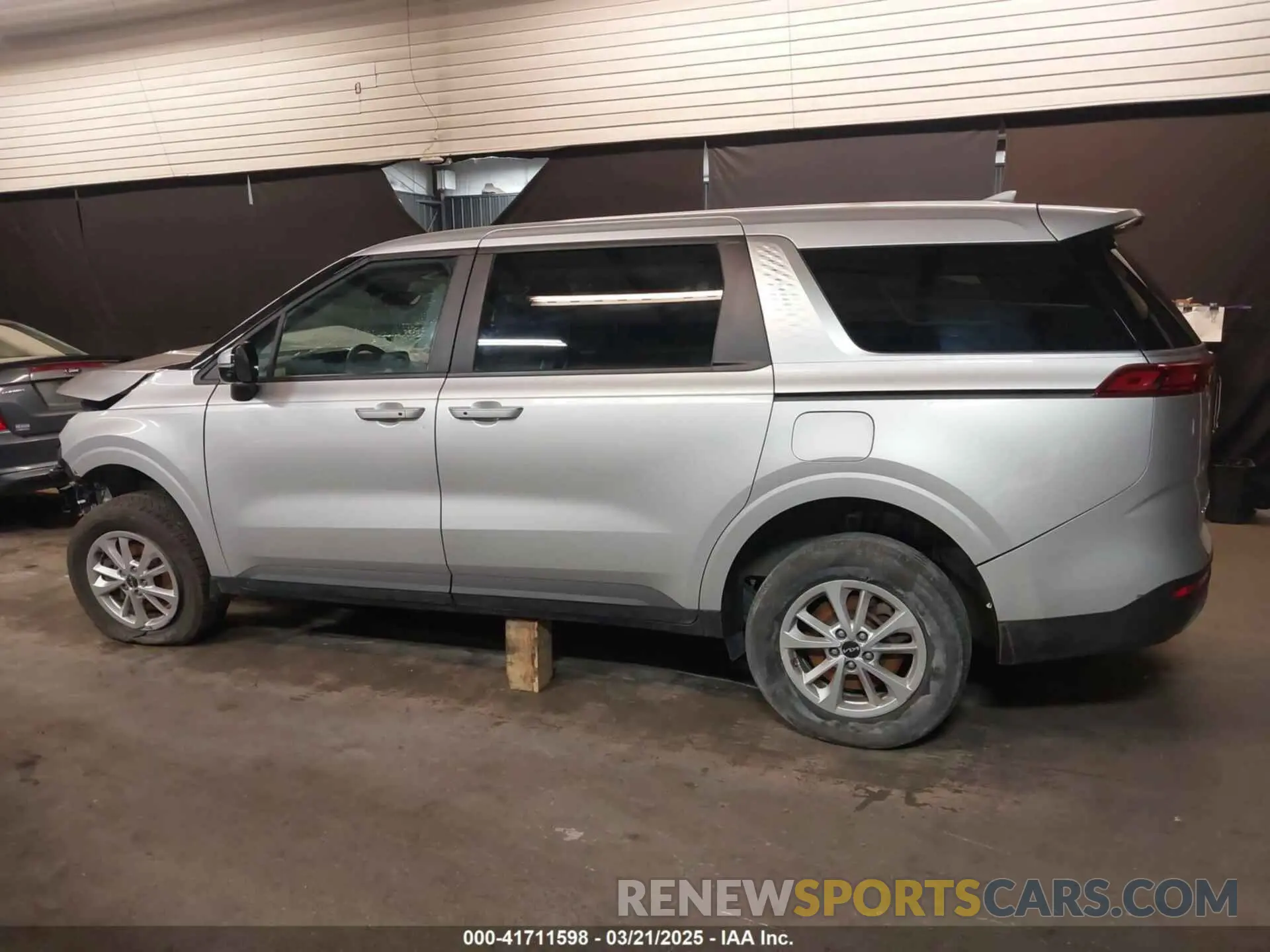15 Photograph of a damaged car KNDNB4H37N6134031 KIA CARNIVAL MPV 2022