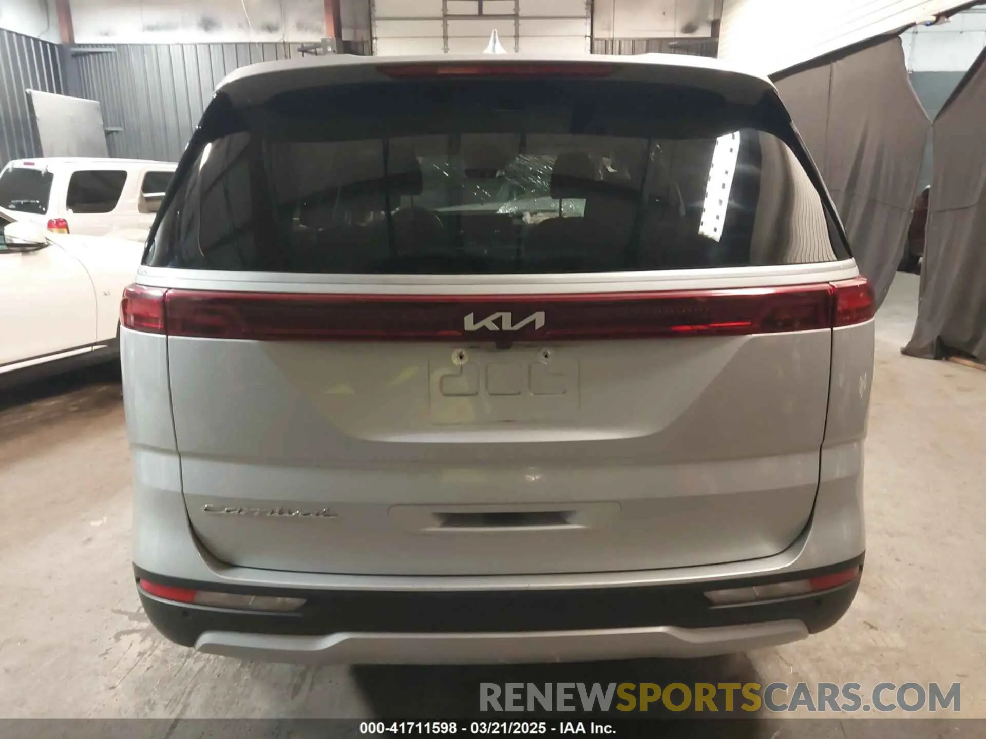 17 Photograph of a damaged car KNDNB4H37N6134031 KIA CARNIVAL MPV 2022