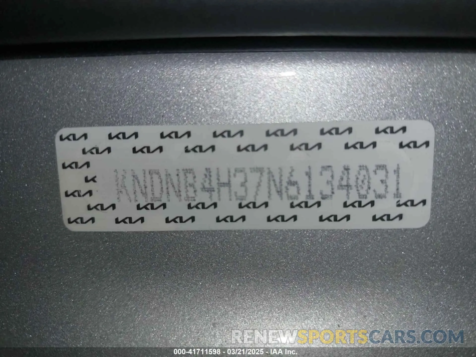 18 Photograph of a damaged car KNDNB4H37N6134031 KIA CARNIVAL MPV 2022