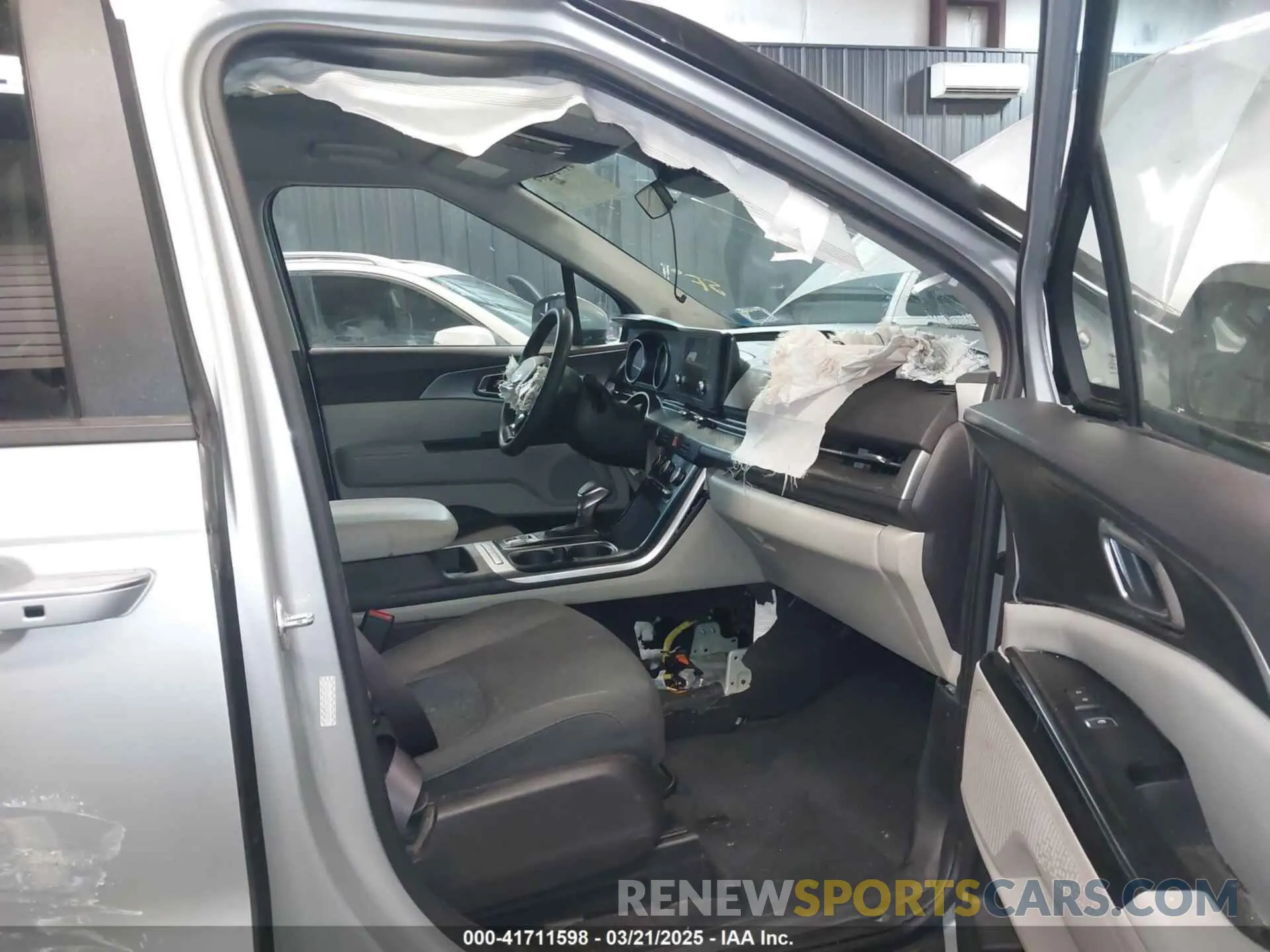 5 Photograph of a damaged car KNDNB4H37N6134031 KIA CARNIVAL MPV 2022