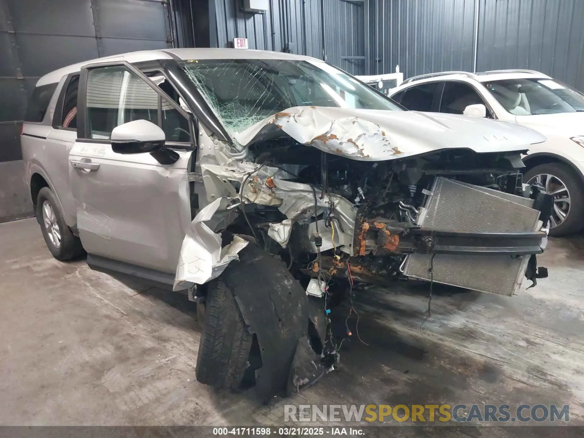 6 Photograph of a damaged car KNDNB4H37N6134031 KIA CARNIVAL MPV 2022