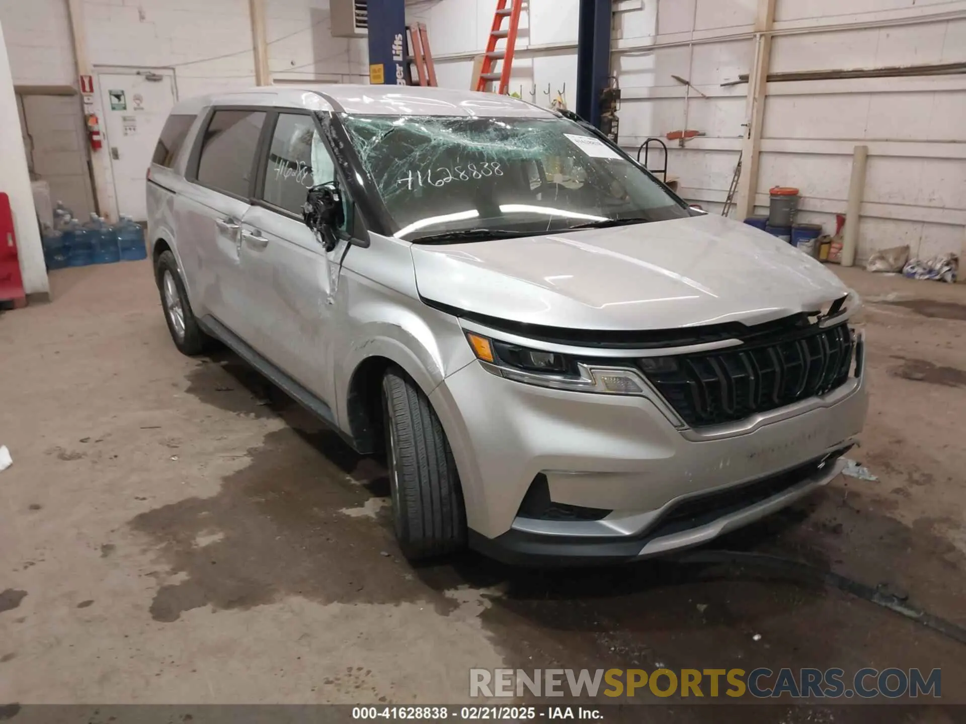 1 Photograph of a damaged car KNDNB4H38N6131655 KIA CARNIVAL MPV 2022