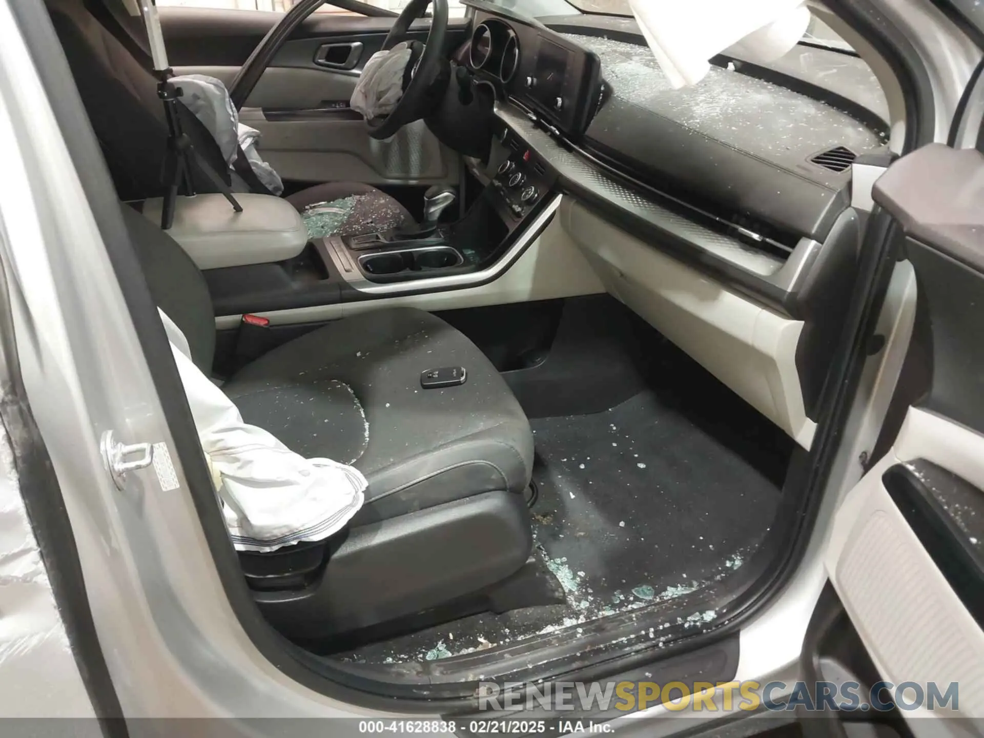 5 Photograph of a damaged car KNDNB4H38N6131655 KIA CARNIVAL MPV 2022