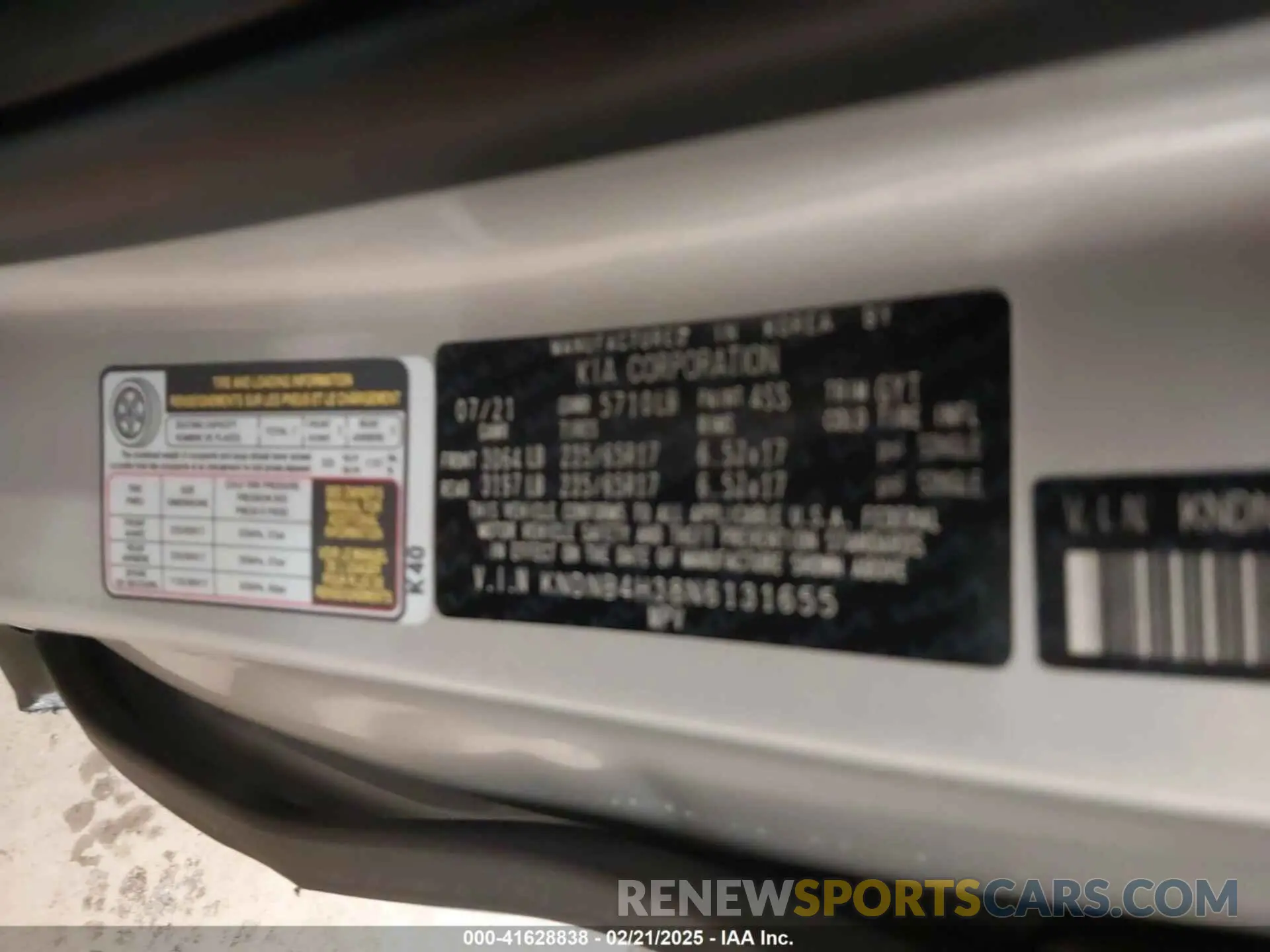9 Photograph of a damaged car KNDNB4H38N6131655 KIA CARNIVAL MPV 2022