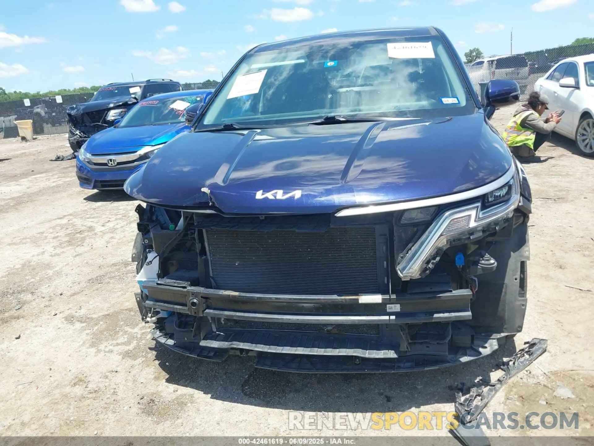 13 Photograph of a damaged car KNDNB4H38N6180757 KIA CARNIVAL MPV 2022