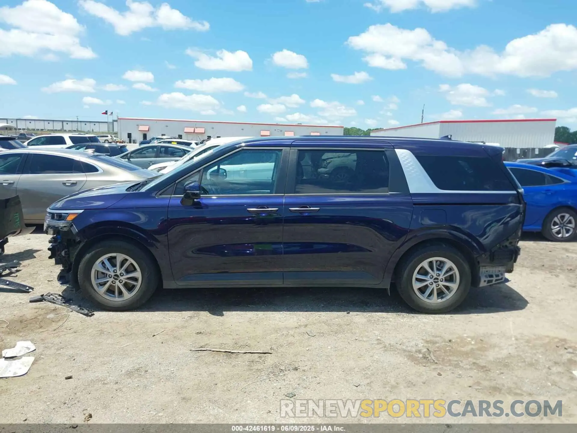15 Photograph of a damaged car KNDNB4H38N6180757 KIA CARNIVAL MPV 2022
