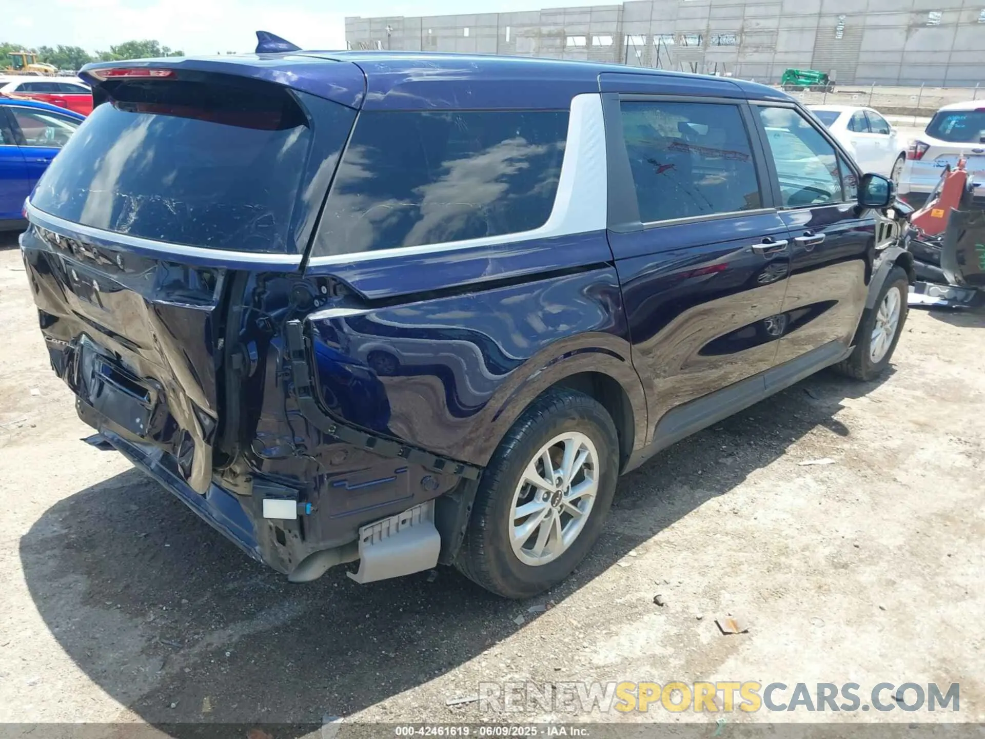 4 Photograph of a damaged car KNDNB4H38N6180757 KIA CARNIVAL MPV 2022