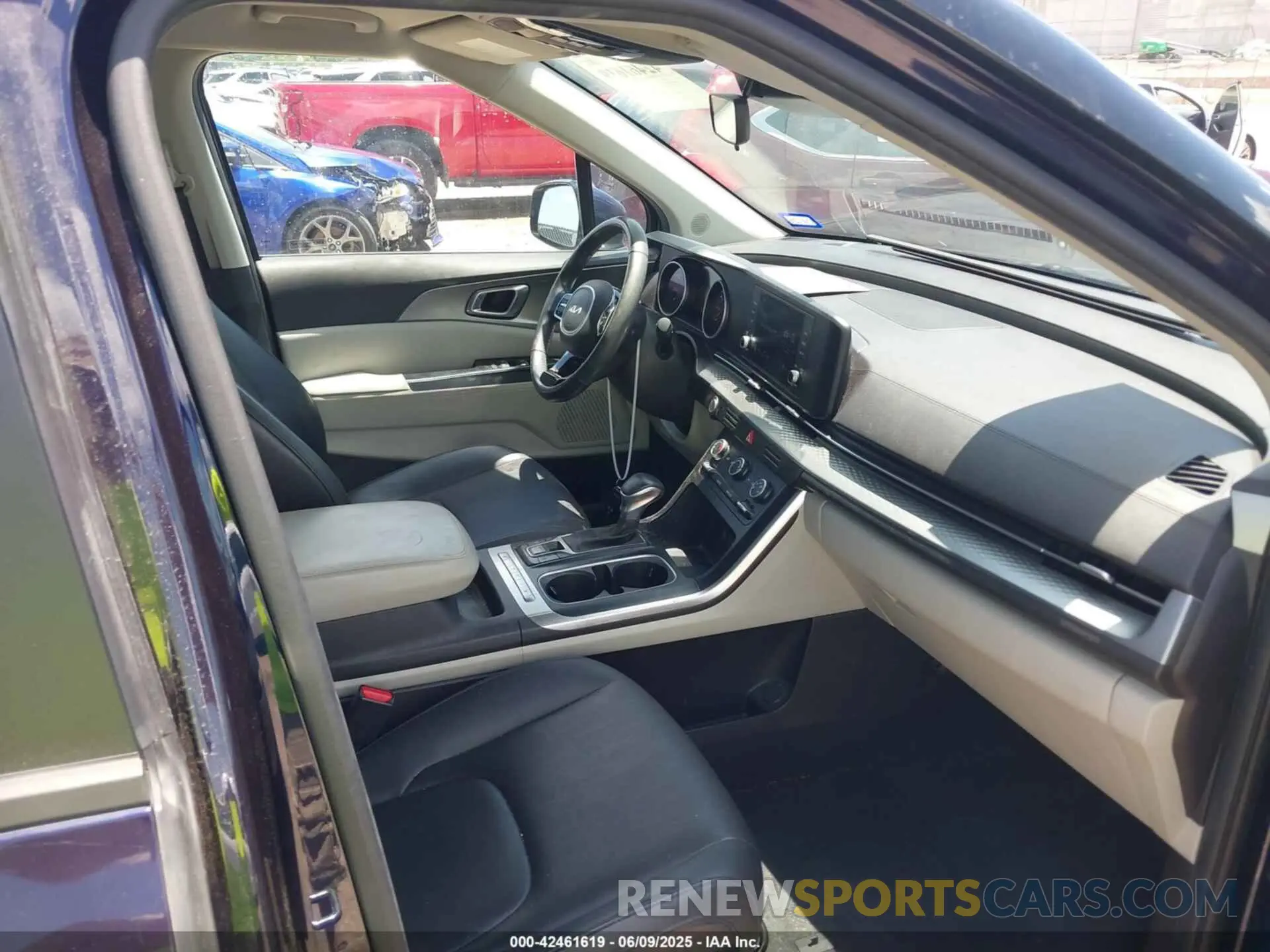 5 Photograph of a damaged car KNDNB4H38N6180757 KIA CARNIVAL MPV 2022