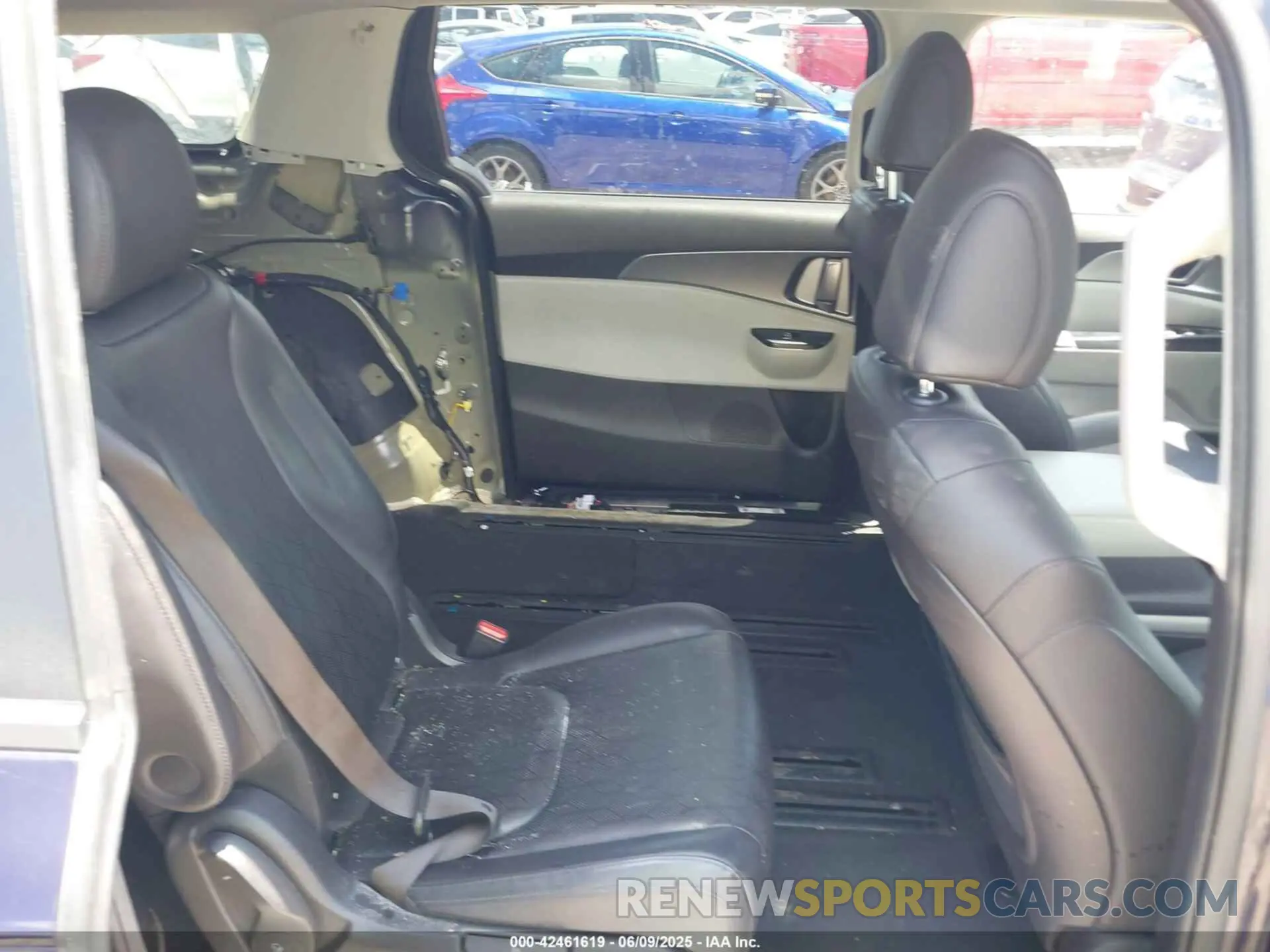 8 Photograph of a damaged car KNDNB4H38N6180757 KIA CARNIVAL MPV 2022