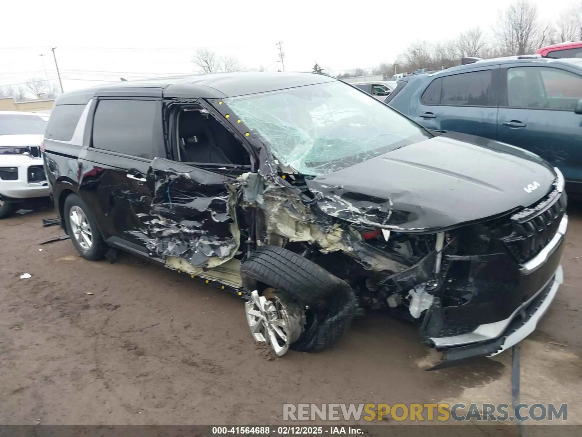 13 Photograph of a damaged car KNDNB4H39N6148397 KIA CARNIVAL MPV 2022