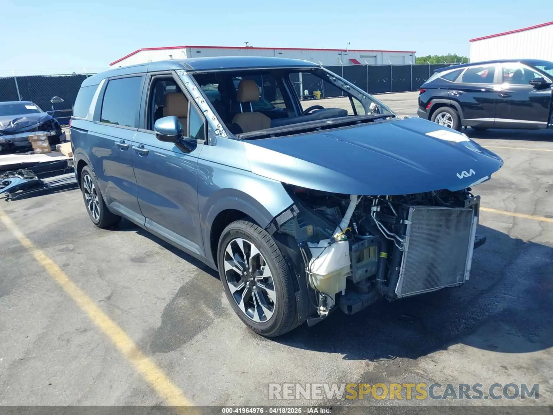 1 Photograph of a damaged car KNDNC5H33N6147331 KIA CARNIVAL MPV 2022