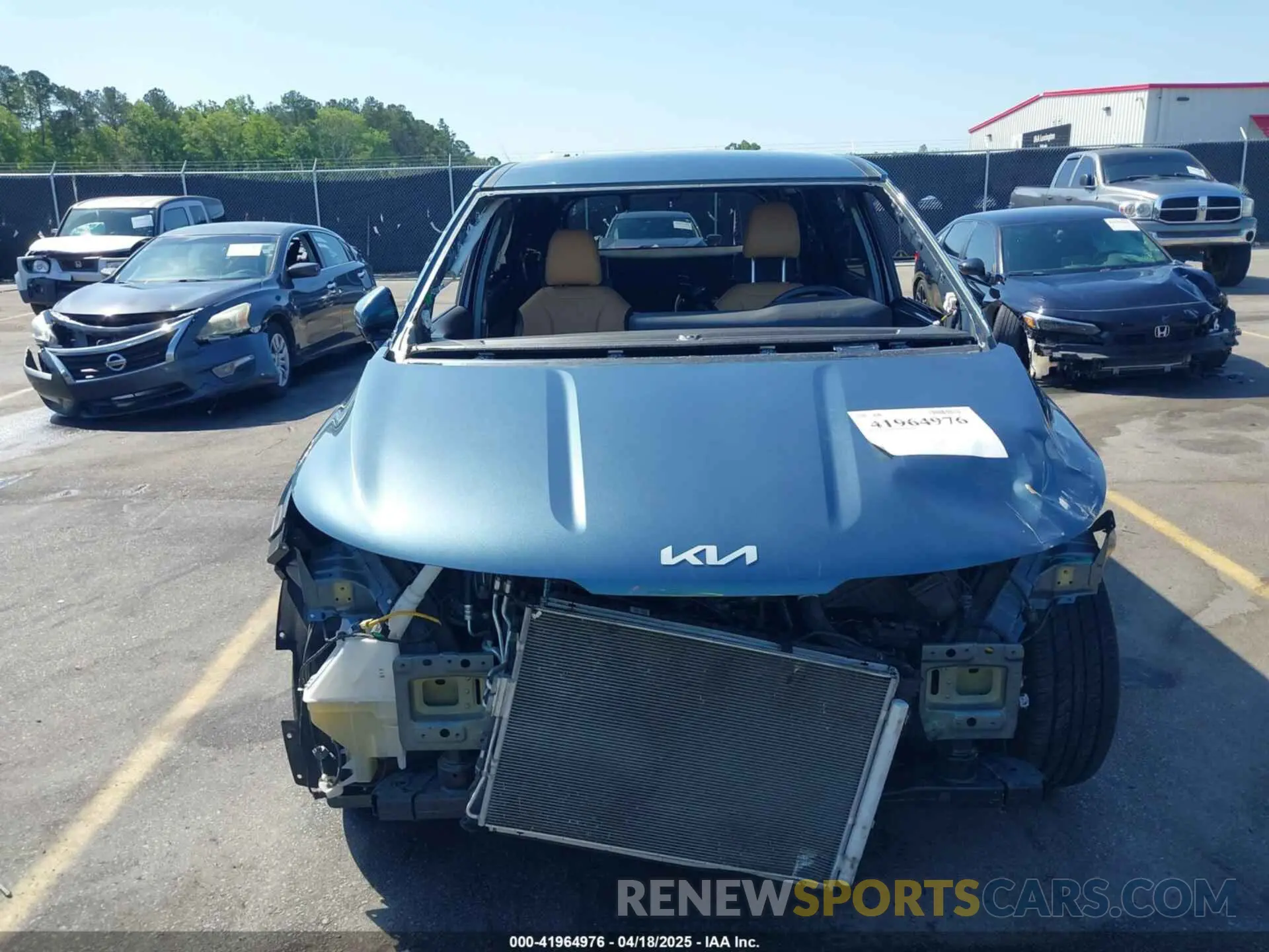 13 Photograph of a damaged car KNDNC5H33N6147331 KIA CARNIVAL MPV 2022