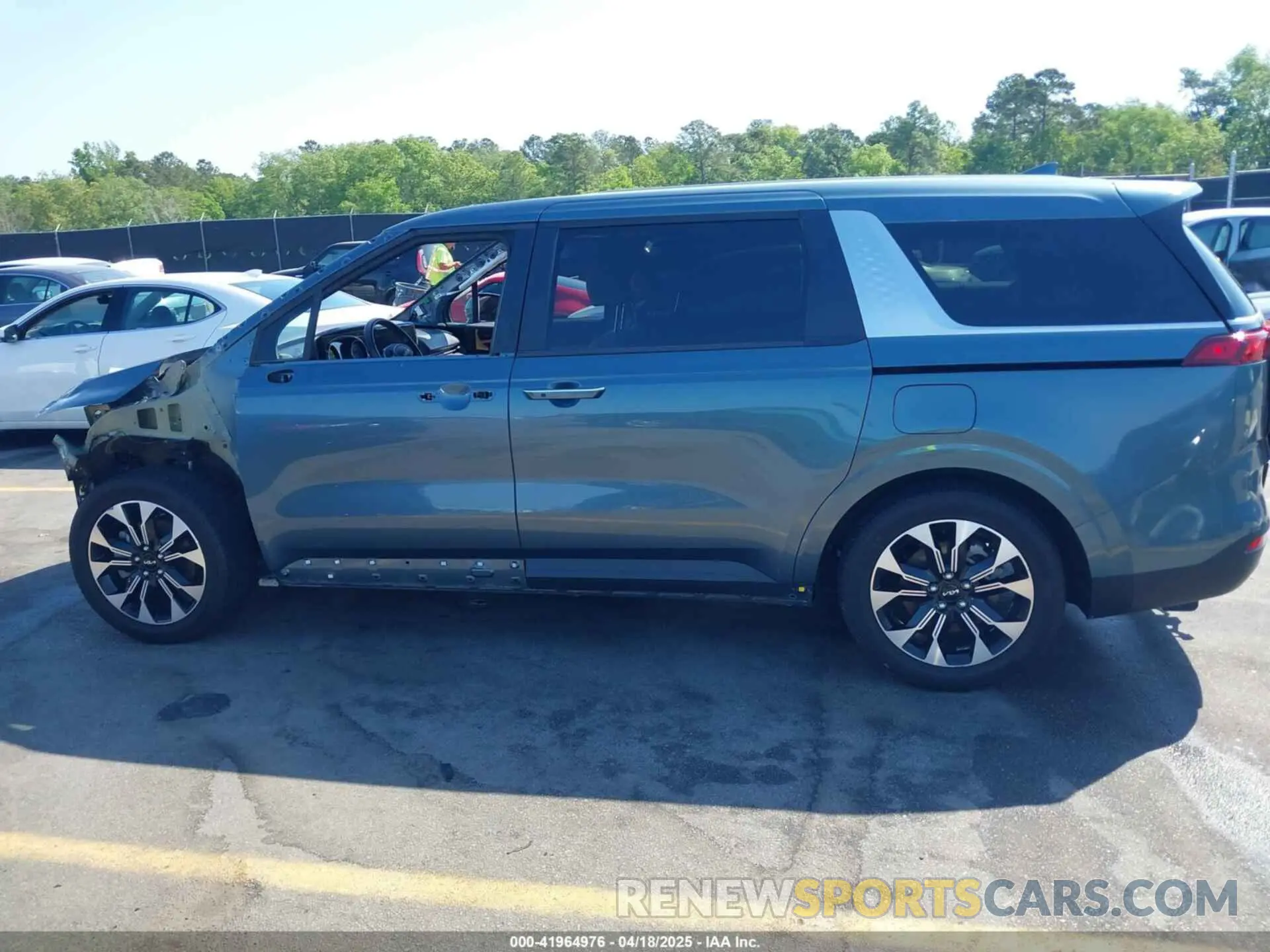 15 Photograph of a damaged car KNDNC5H33N6147331 KIA CARNIVAL MPV 2022