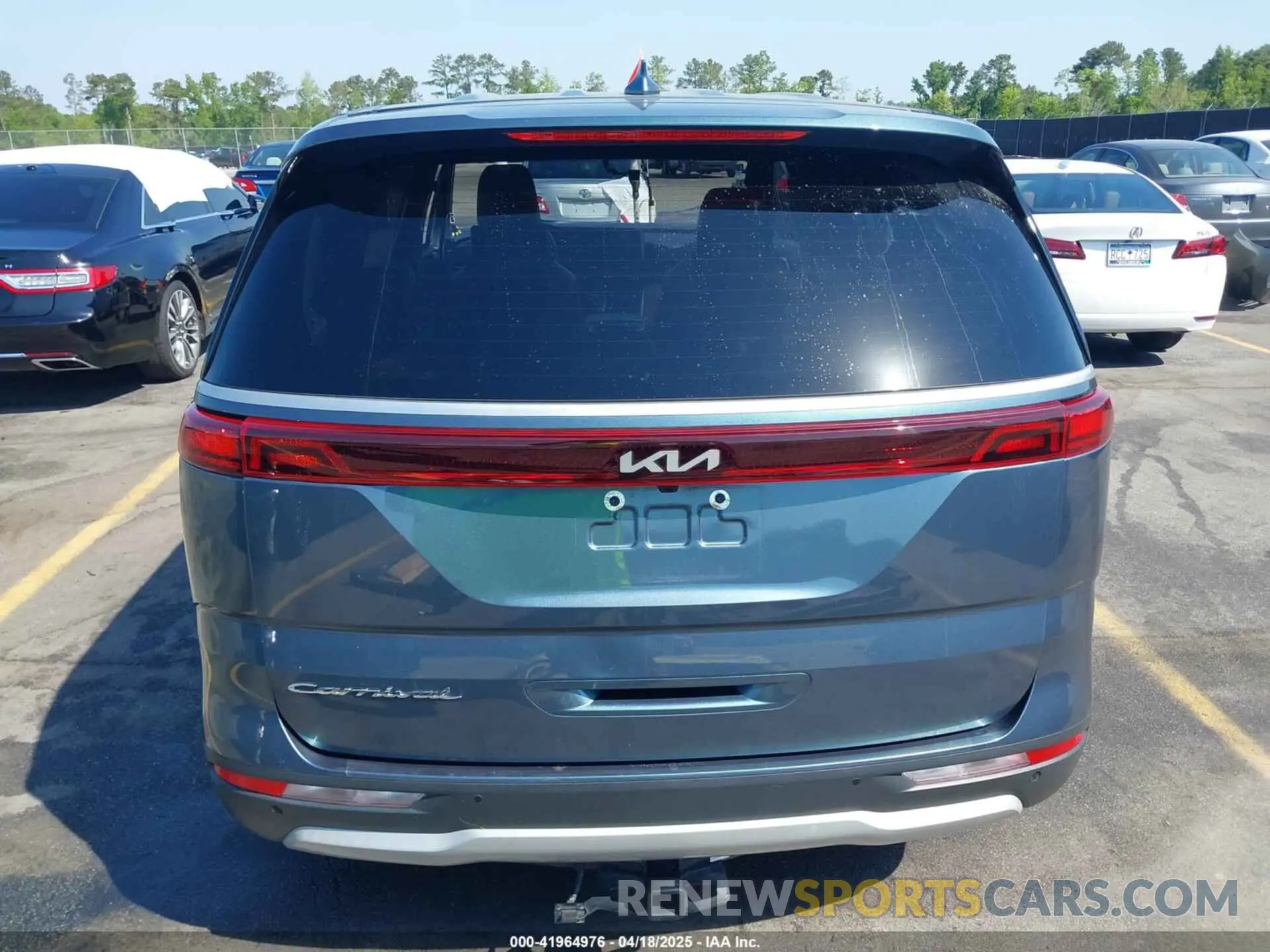 17 Photograph of a damaged car KNDNC5H33N6147331 KIA CARNIVAL MPV 2022