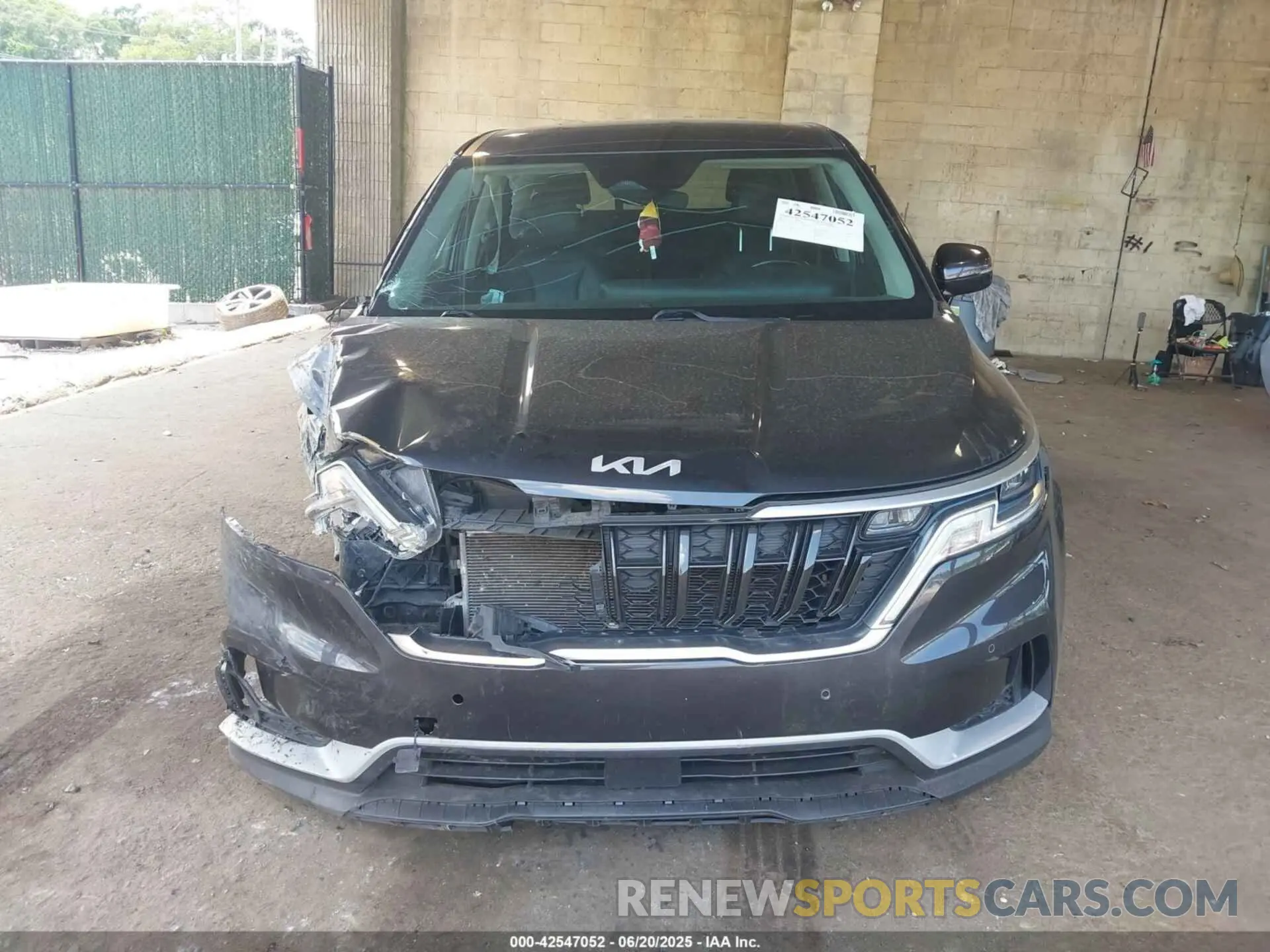 12 Photograph of a damaged car KNDNC5H35N6102441 KIA CARNIVAL MPV 2022