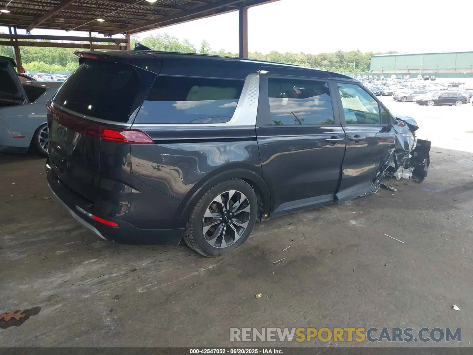4 Photograph of a damaged car KNDNC5H35N6102441 KIA CARNIVAL MPV 2022