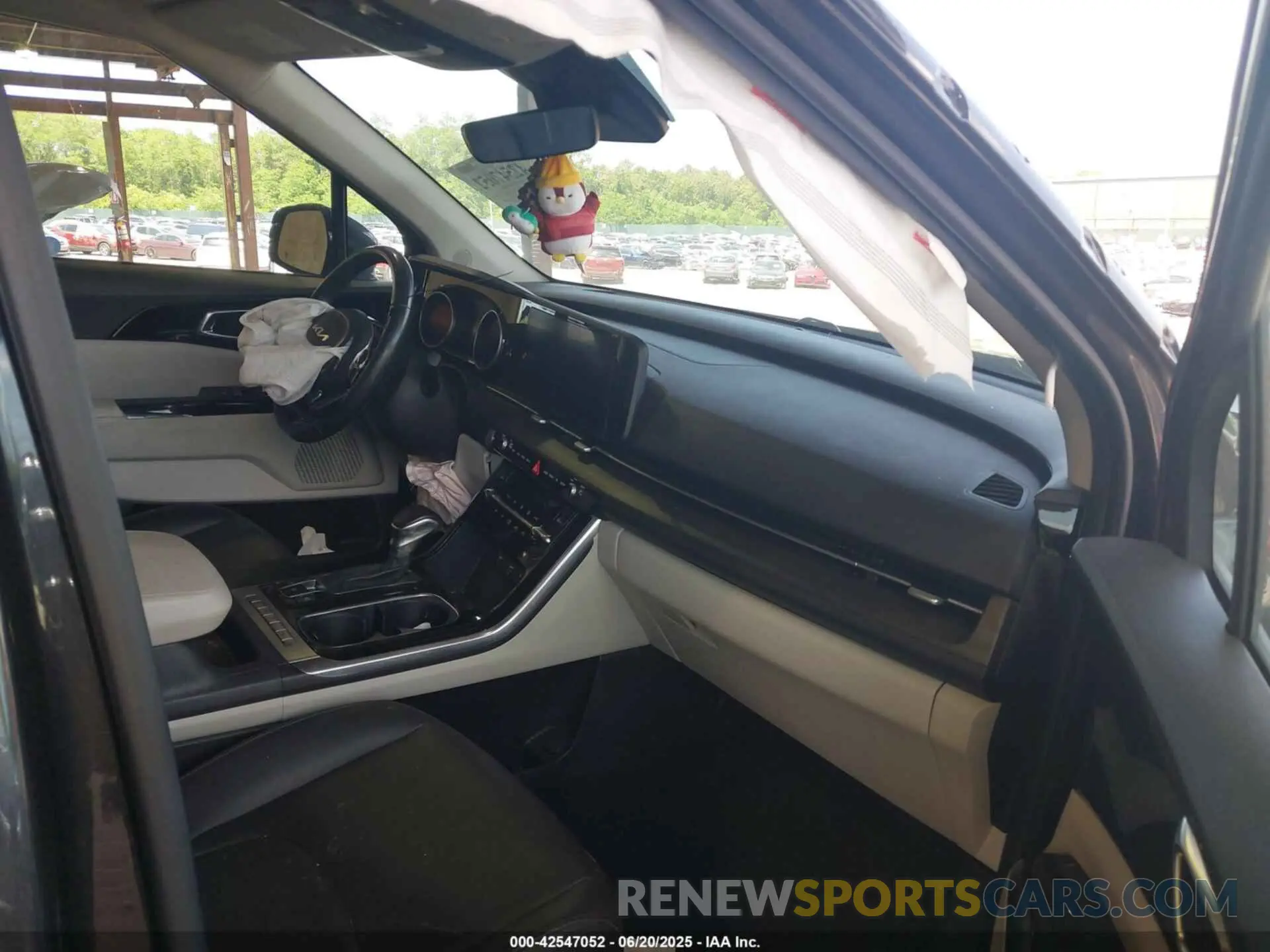 5 Photograph of a damaged car KNDNC5H35N6102441 KIA CARNIVAL MPV 2022