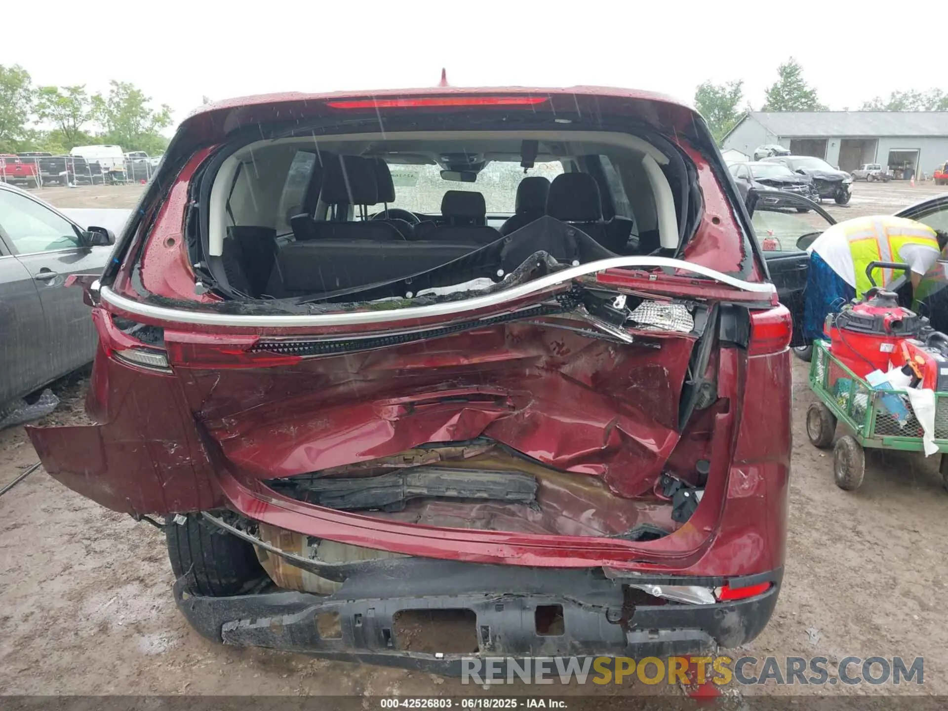 16 Photograph of a damaged car KNDNC5H36N6066596 KIA CARNIVAL MPV 2022