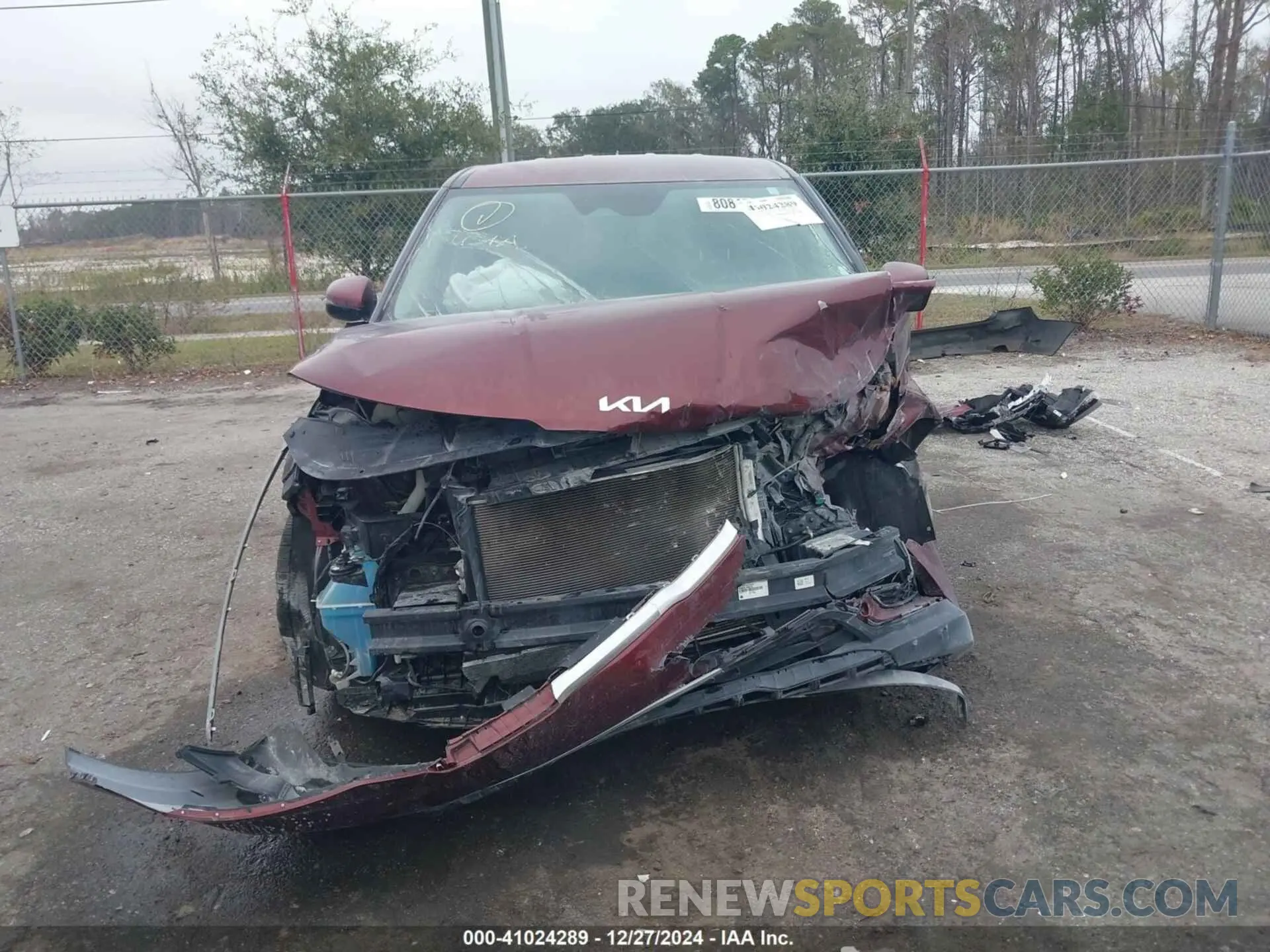 12 Photograph of a damaged car KNDNC5H36N6097184 KIA CARNIVAL MPV 2022