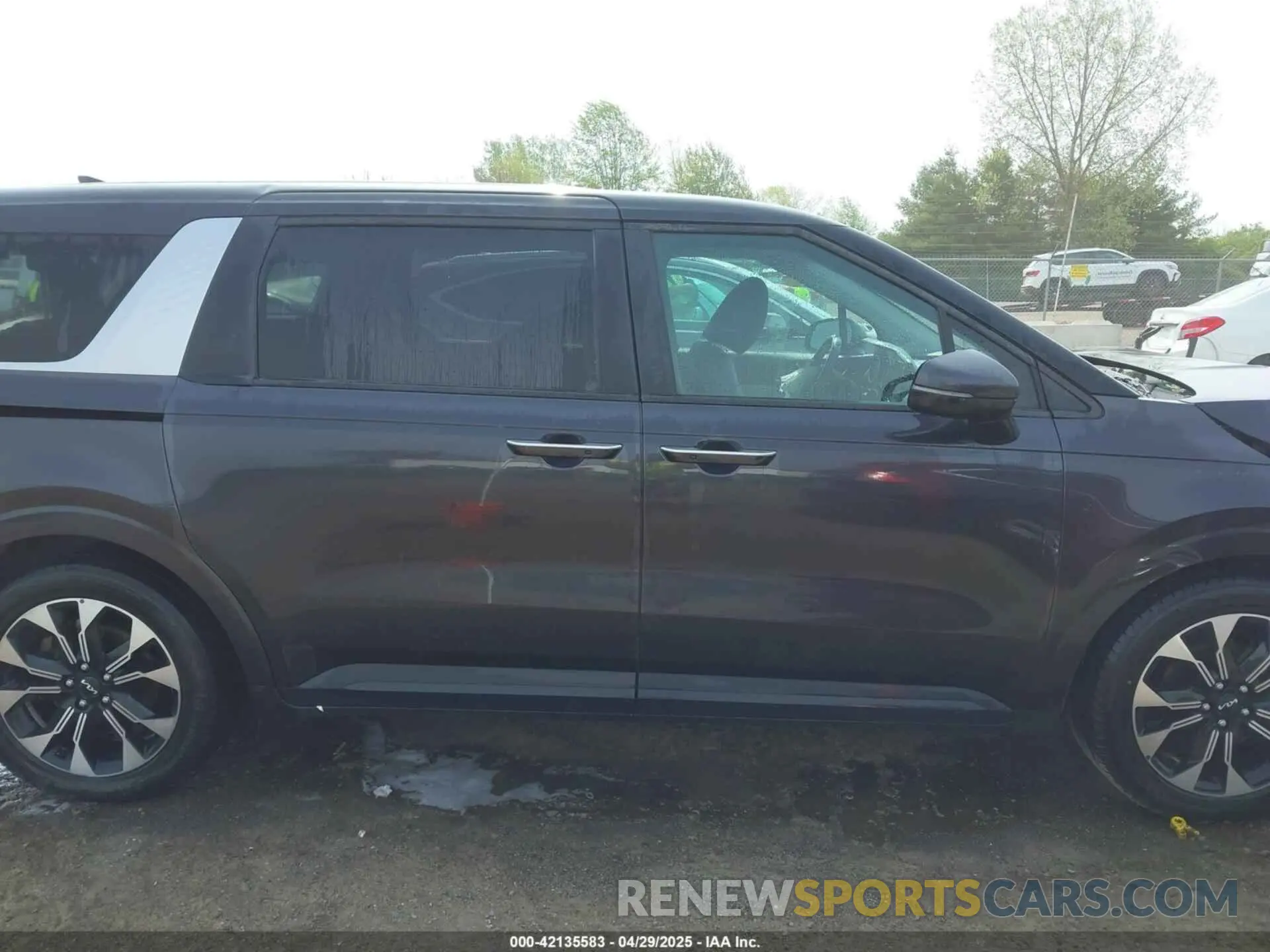 14 Photograph of a damaged car KNDNC5H38N6096327 KIA CARNIVAL MPV 2022