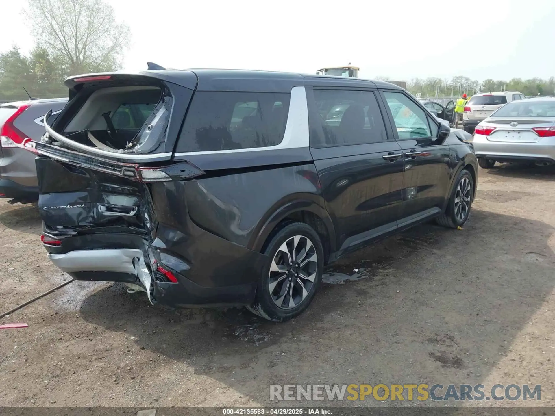 4 Photograph of a damaged car KNDNC5H38N6096327 KIA CARNIVAL MPV 2022