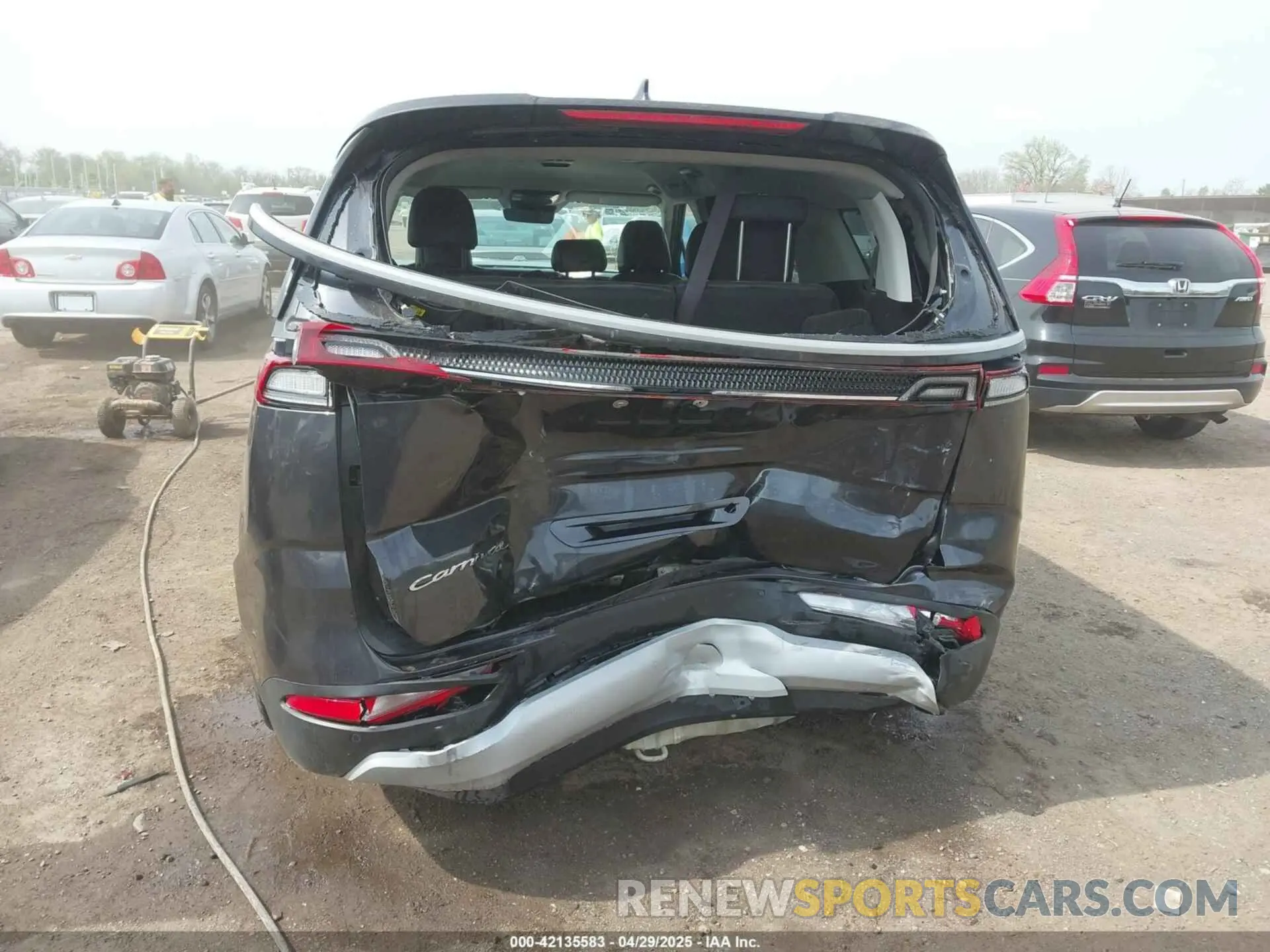 6 Photograph of a damaged car KNDNC5H38N6096327 KIA CARNIVAL MPV 2022
