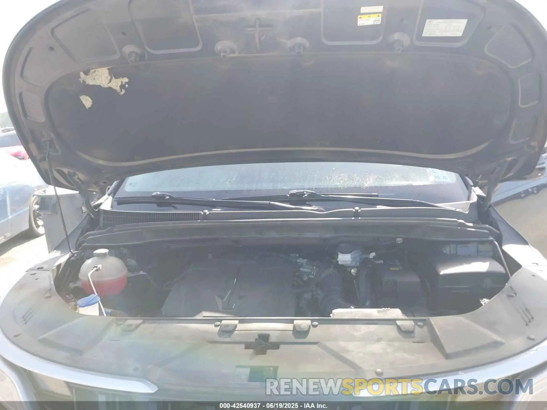 10 Photograph of a damaged car KNDNC5H39N6085398 KIA CARNIVAL MPV 2022