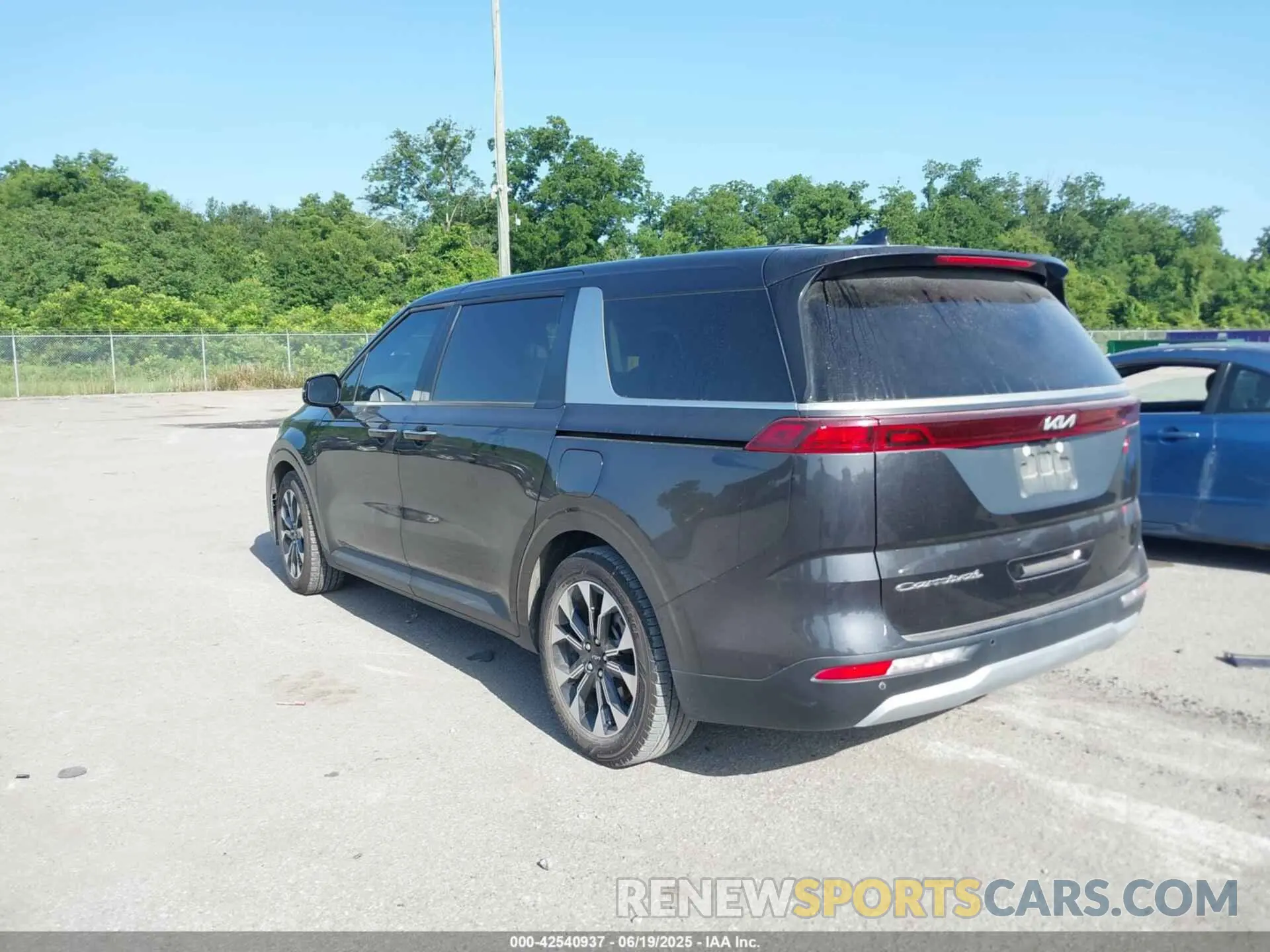 3 Photograph of a damaged car KNDNC5H39N6085398 KIA CARNIVAL MPV 2022
