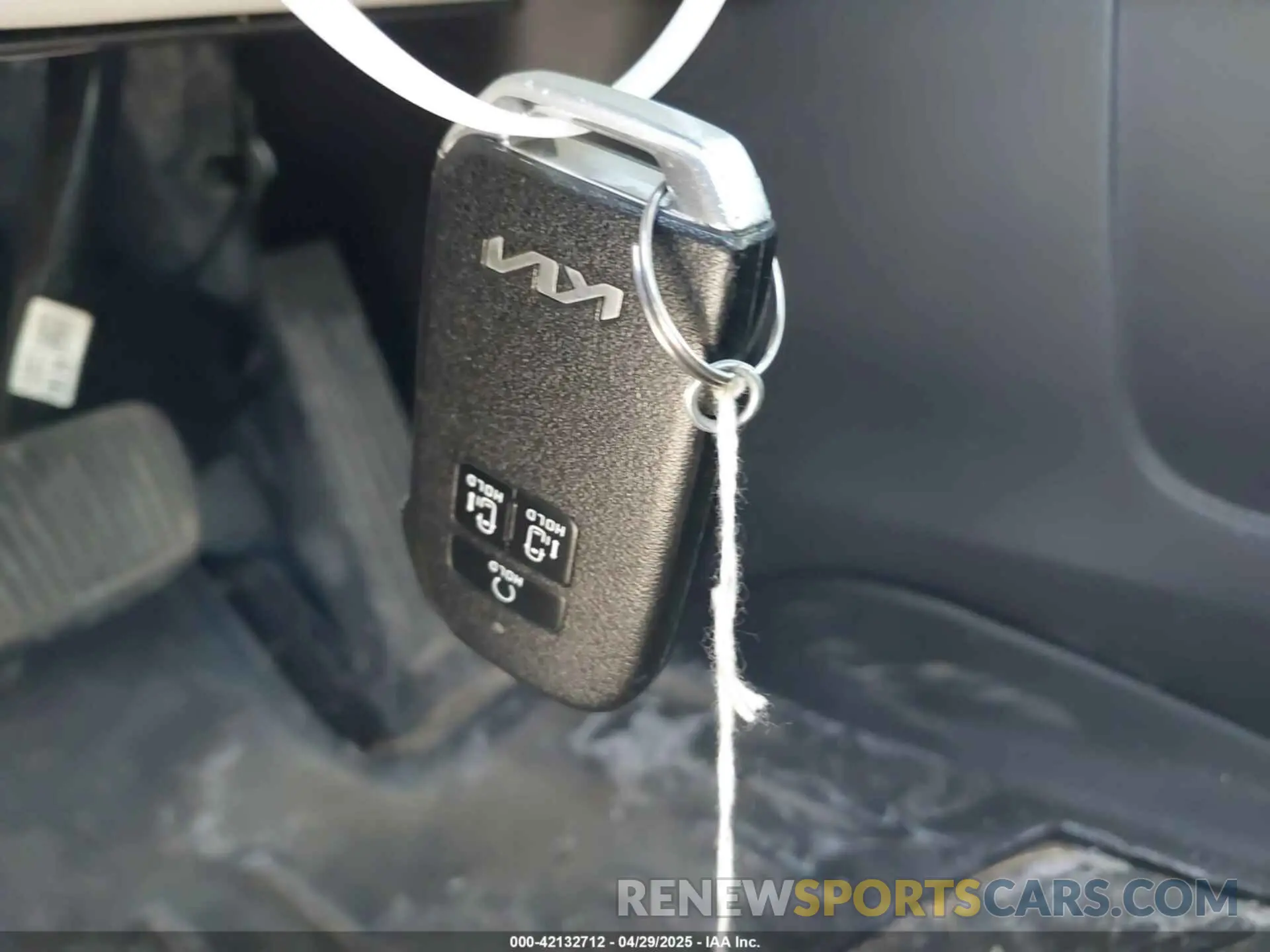 11 Photograph of a damaged car KNDNC5H3XN6061465 KIA CARNIVAL MPV 2022