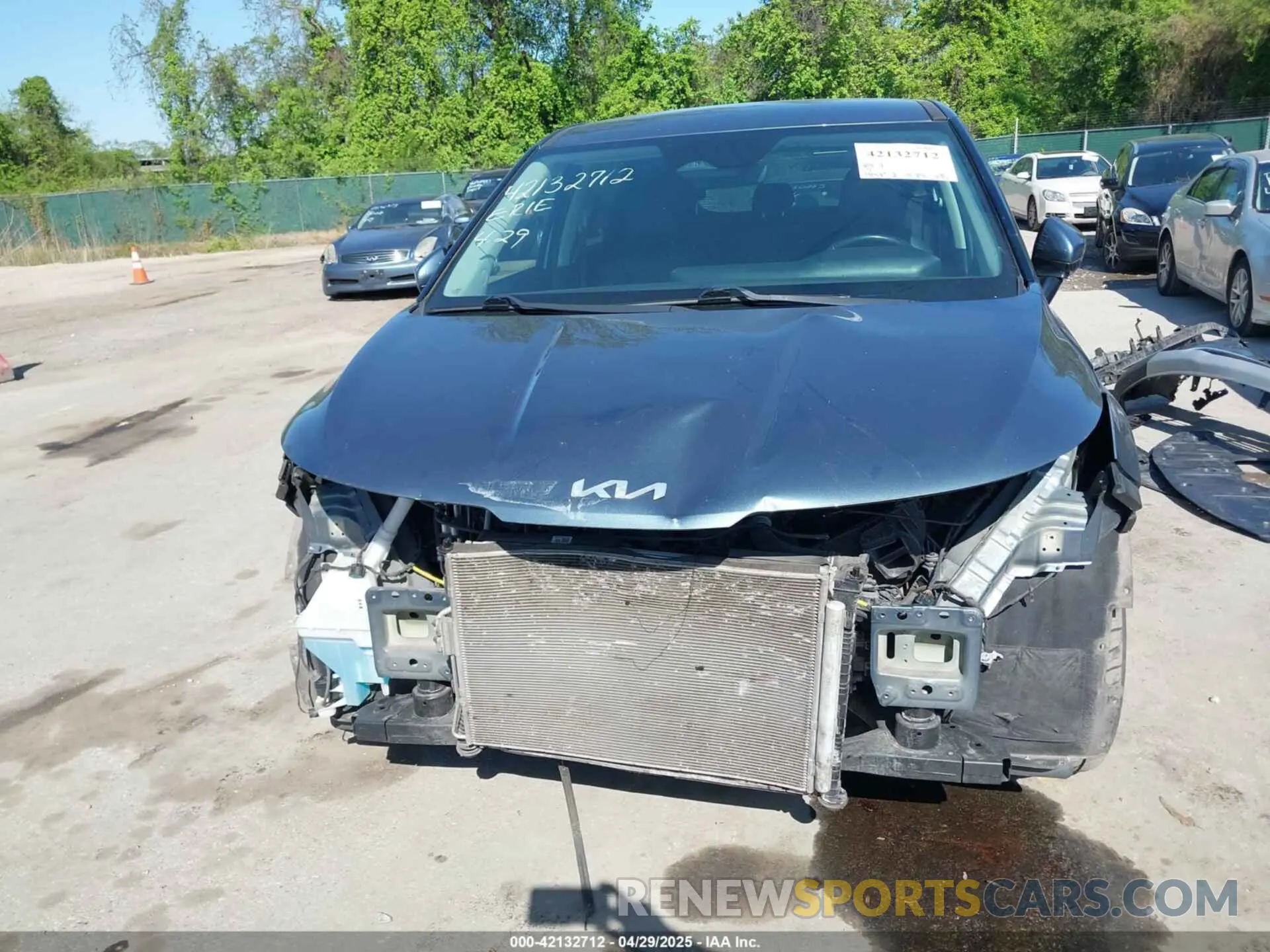 13 Photograph of a damaged car KNDNC5H3XN6061465 KIA CARNIVAL MPV 2022