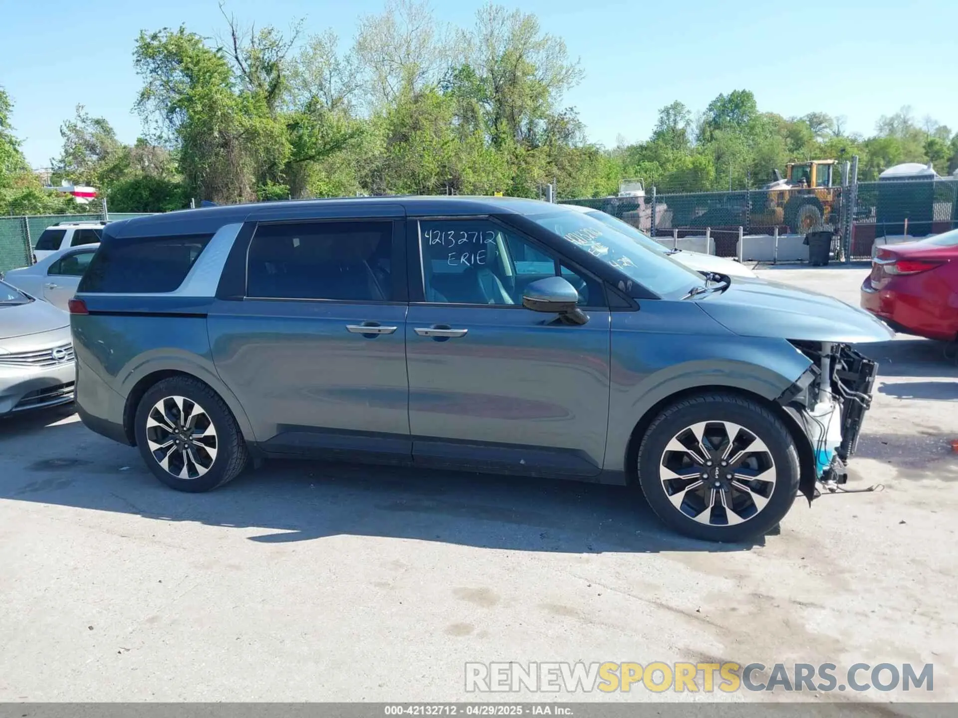 14 Photograph of a damaged car KNDNC5H3XN6061465 KIA CARNIVAL MPV 2022