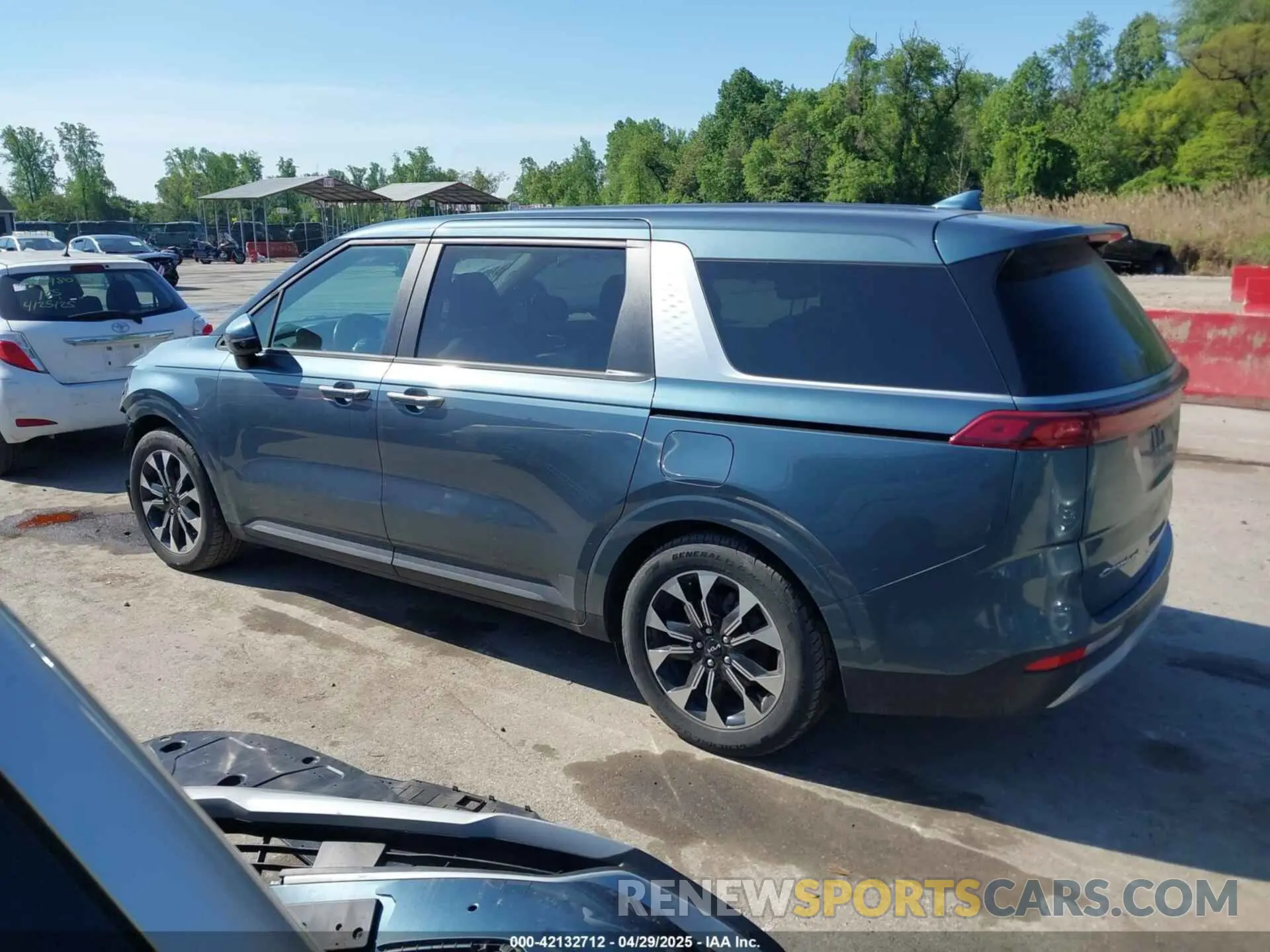 15 Photograph of a damaged car KNDNC5H3XN6061465 KIA CARNIVAL MPV 2022