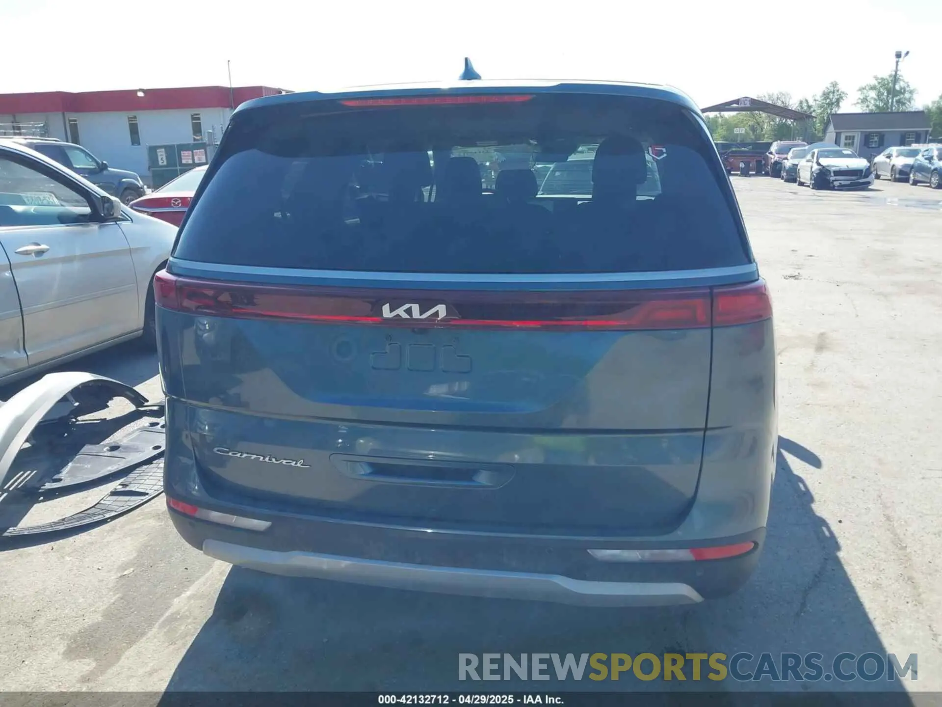 17 Photograph of a damaged car KNDNC5H3XN6061465 KIA CARNIVAL MPV 2022