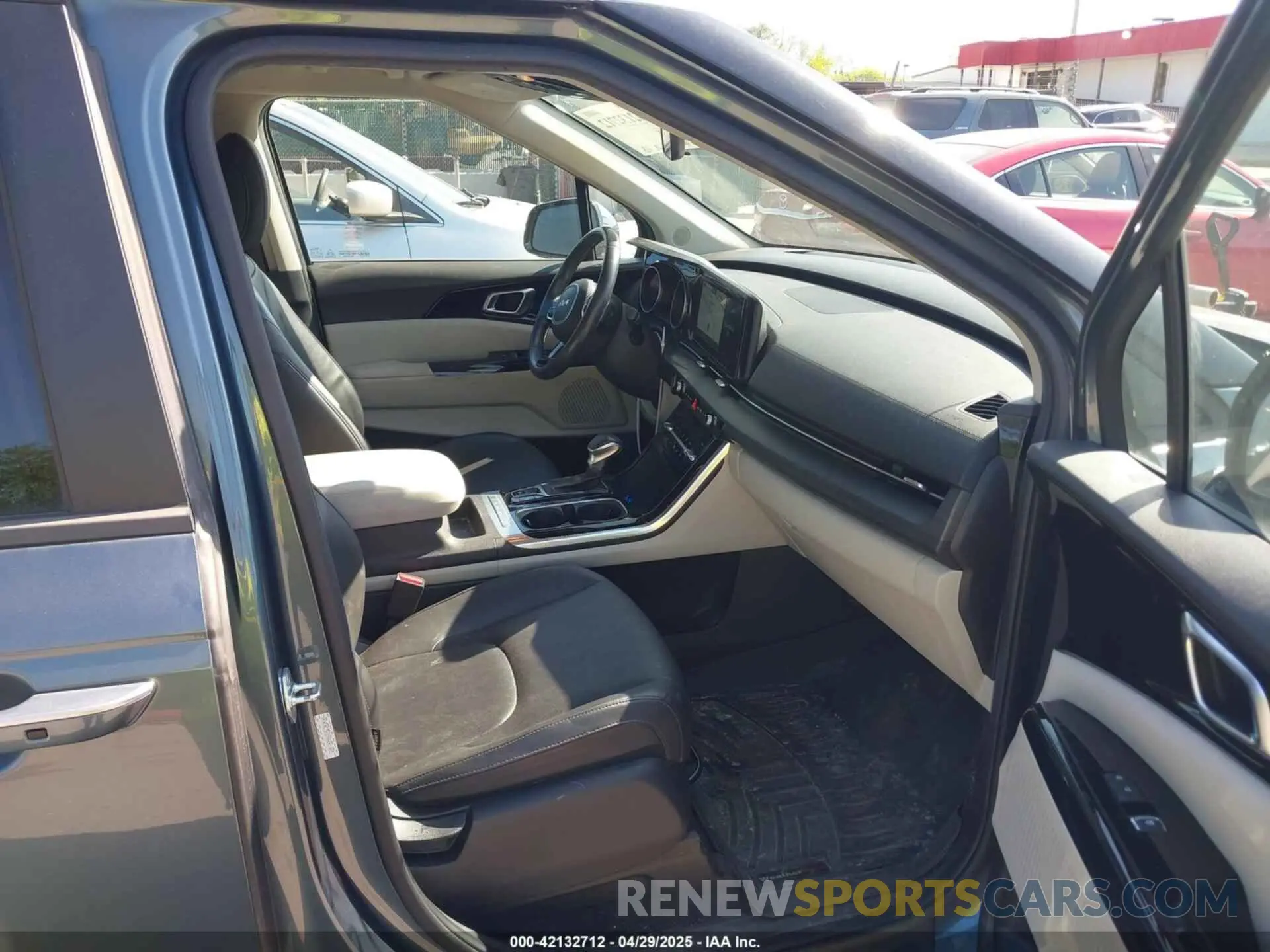 5 Photograph of a damaged car KNDNC5H3XN6061465 KIA CARNIVAL MPV 2022