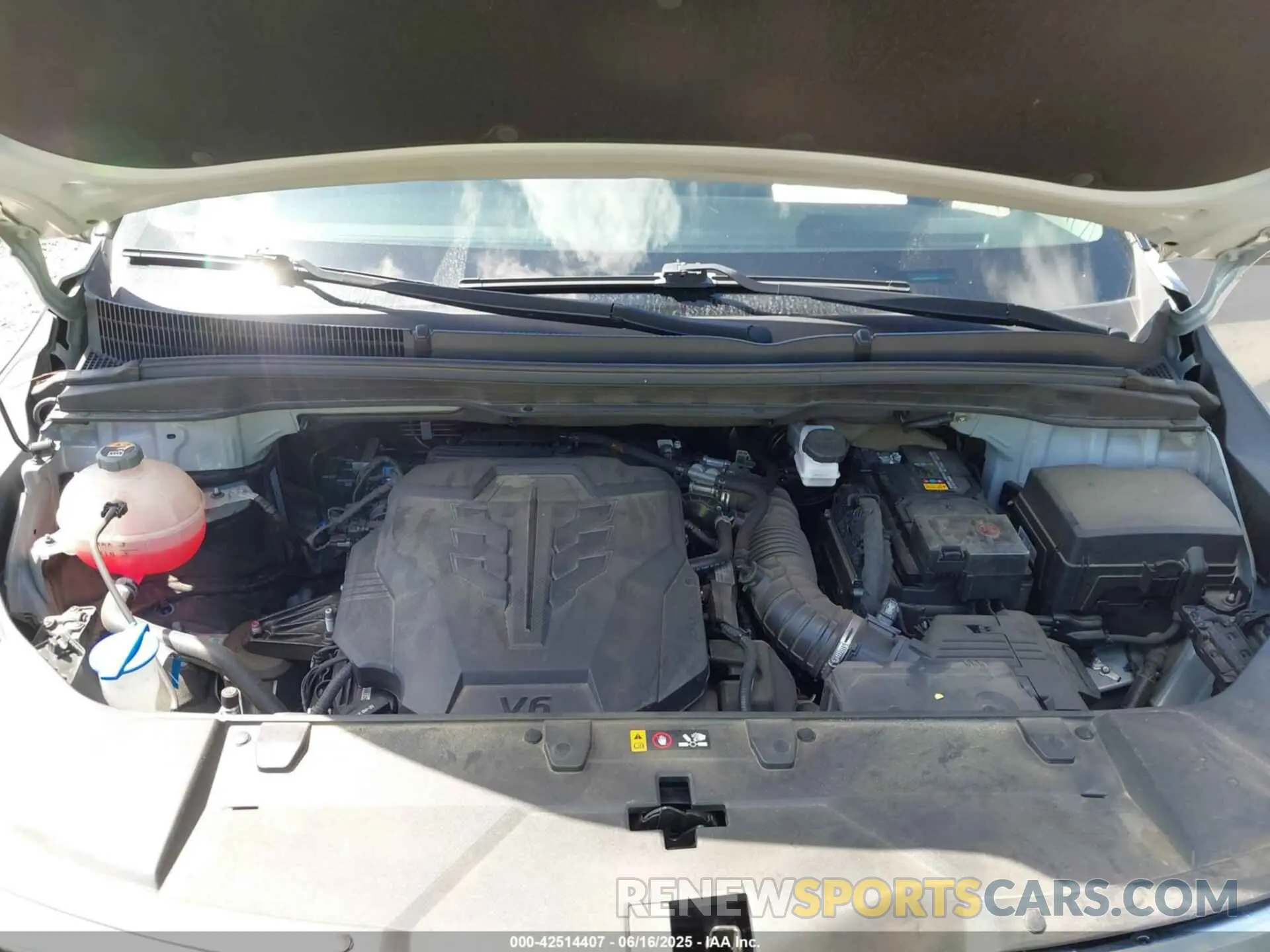 10 Photograph of a damaged car KNDNE5H31N6074700 KIA CARNIVAL MPV 2022