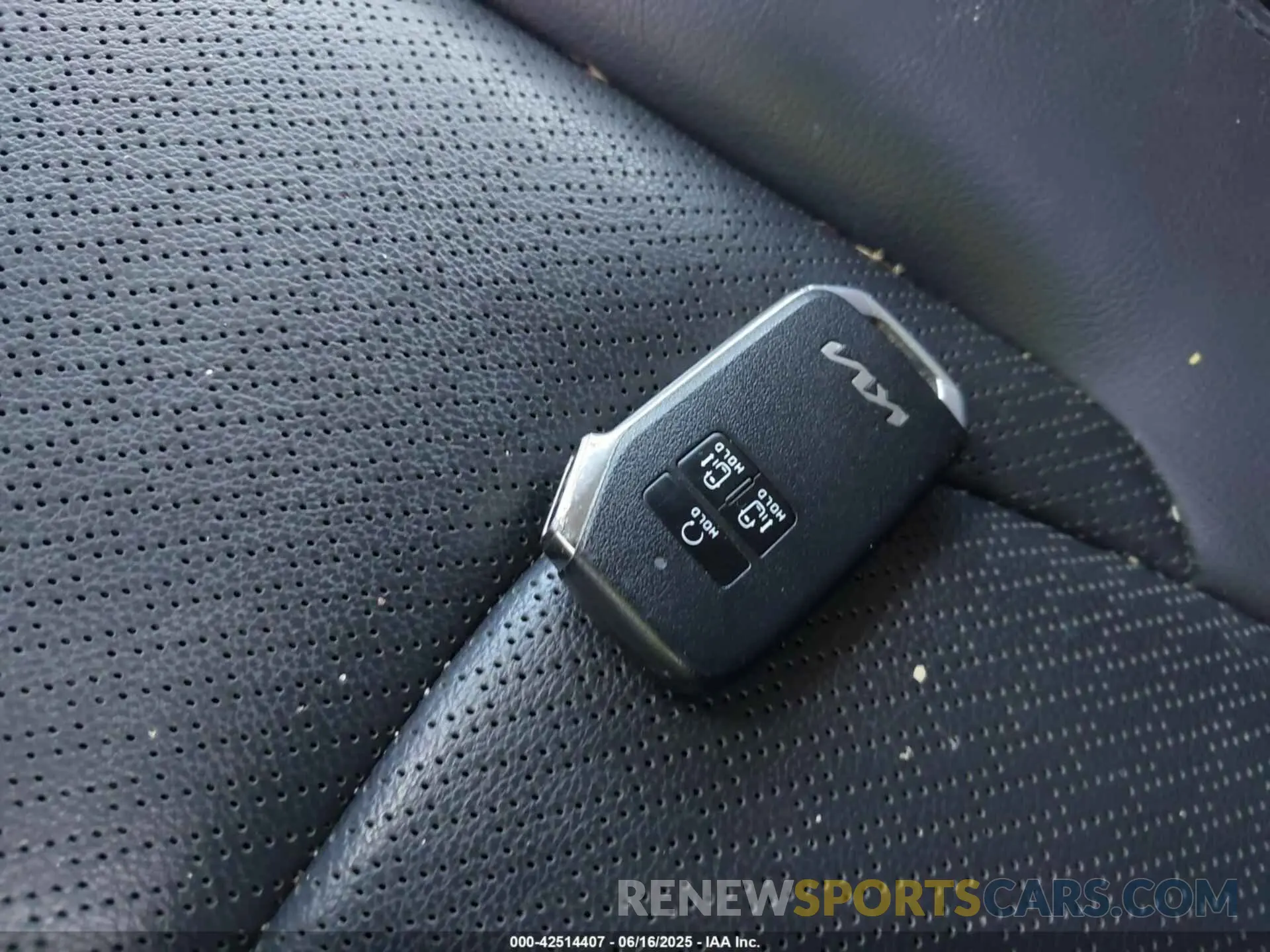 11 Photograph of a damaged car KNDNE5H31N6074700 KIA CARNIVAL MPV 2022