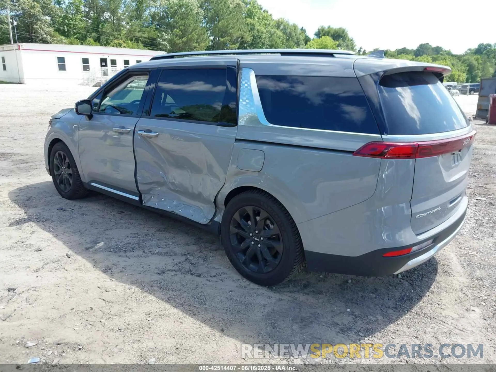 3 Photograph of a damaged car KNDNE5H31N6074700 KIA CARNIVAL MPV 2022