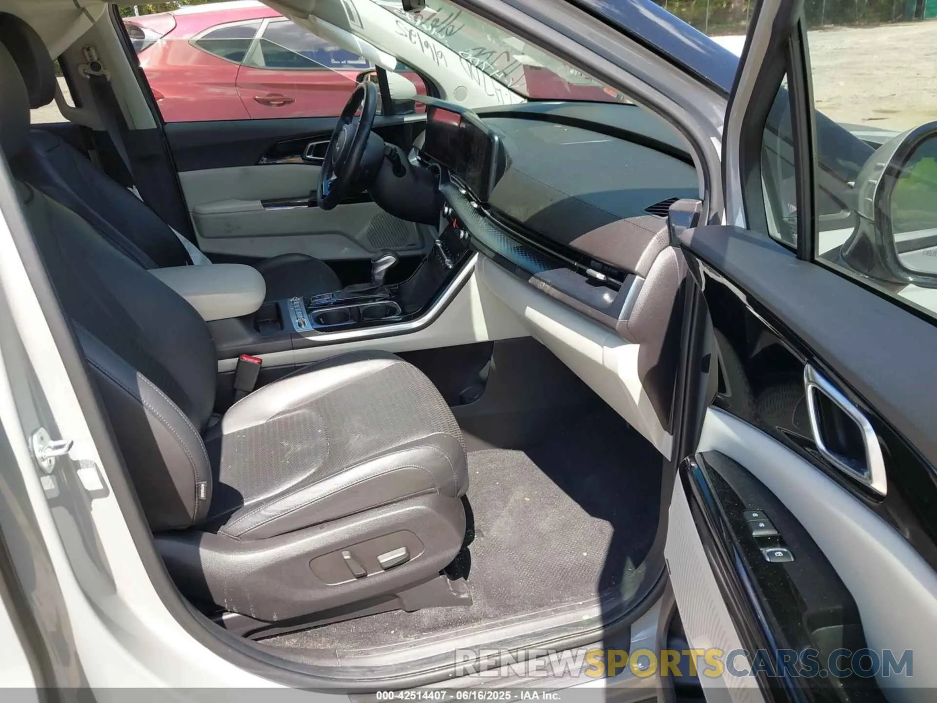 5 Photograph of a damaged car KNDNE5H31N6074700 KIA CARNIVAL MPV 2022
