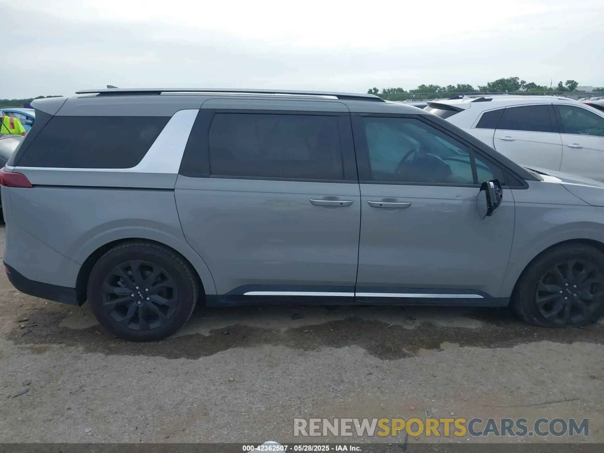 13 Photograph of a damaged car KNDNE5H32N6144947 KIA CARNIVAL MPV 2022