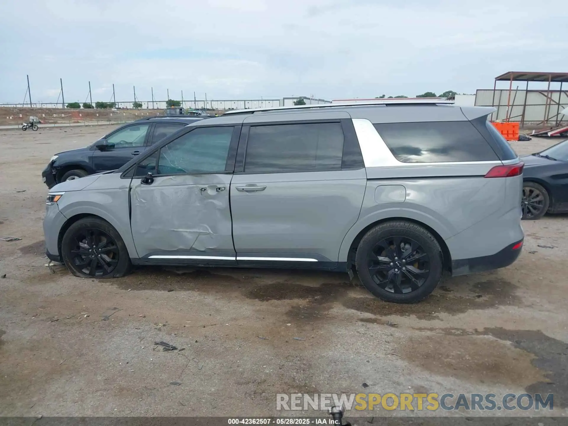 14 Photograph of a damaged car KNDNE5H32N6144947 KIA CARNIVAL MPV 2022