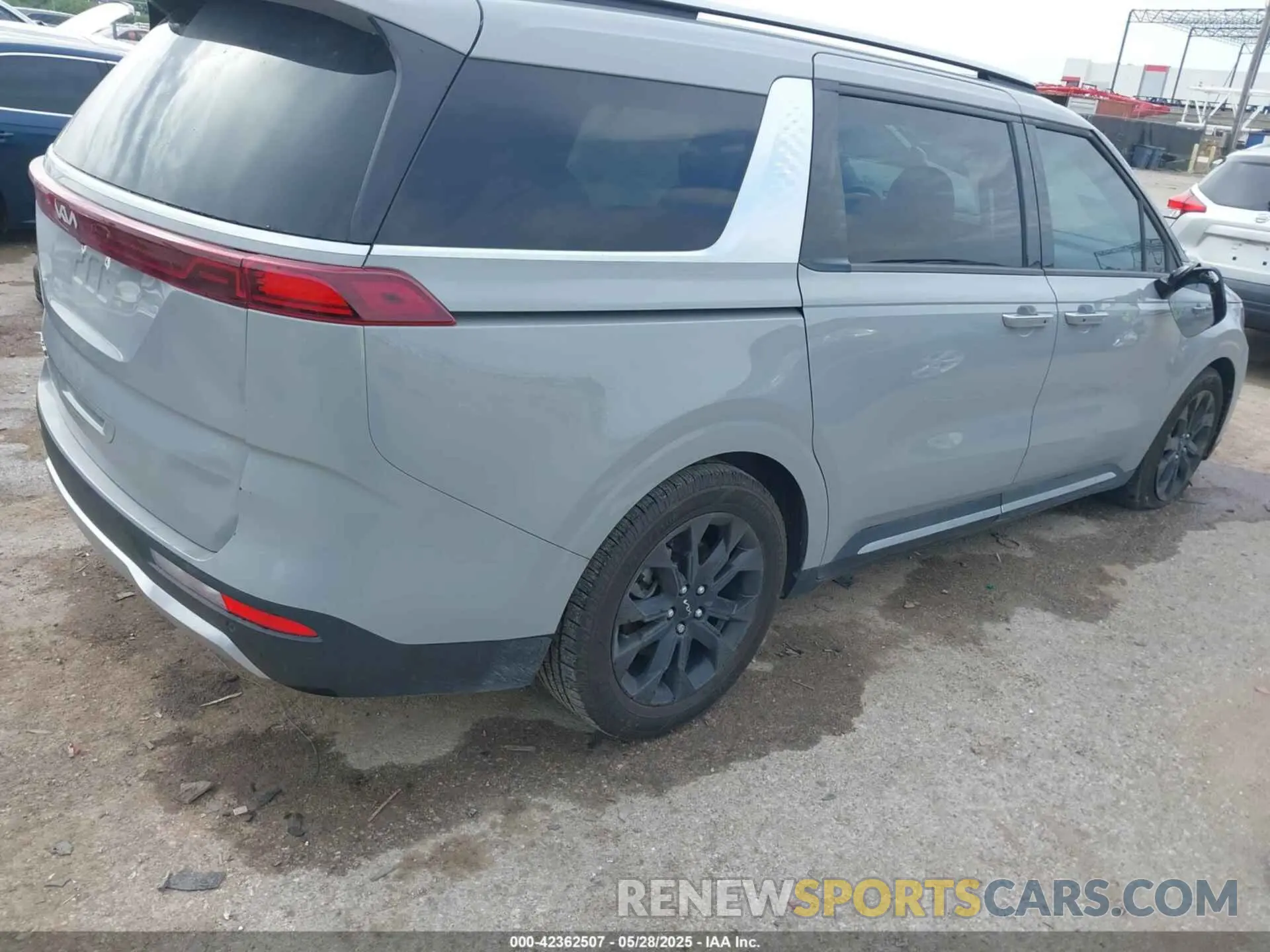 4 Photograph of a damaged car KNDNE5H32N6144947 KIA CARNIVAL MPV 2022