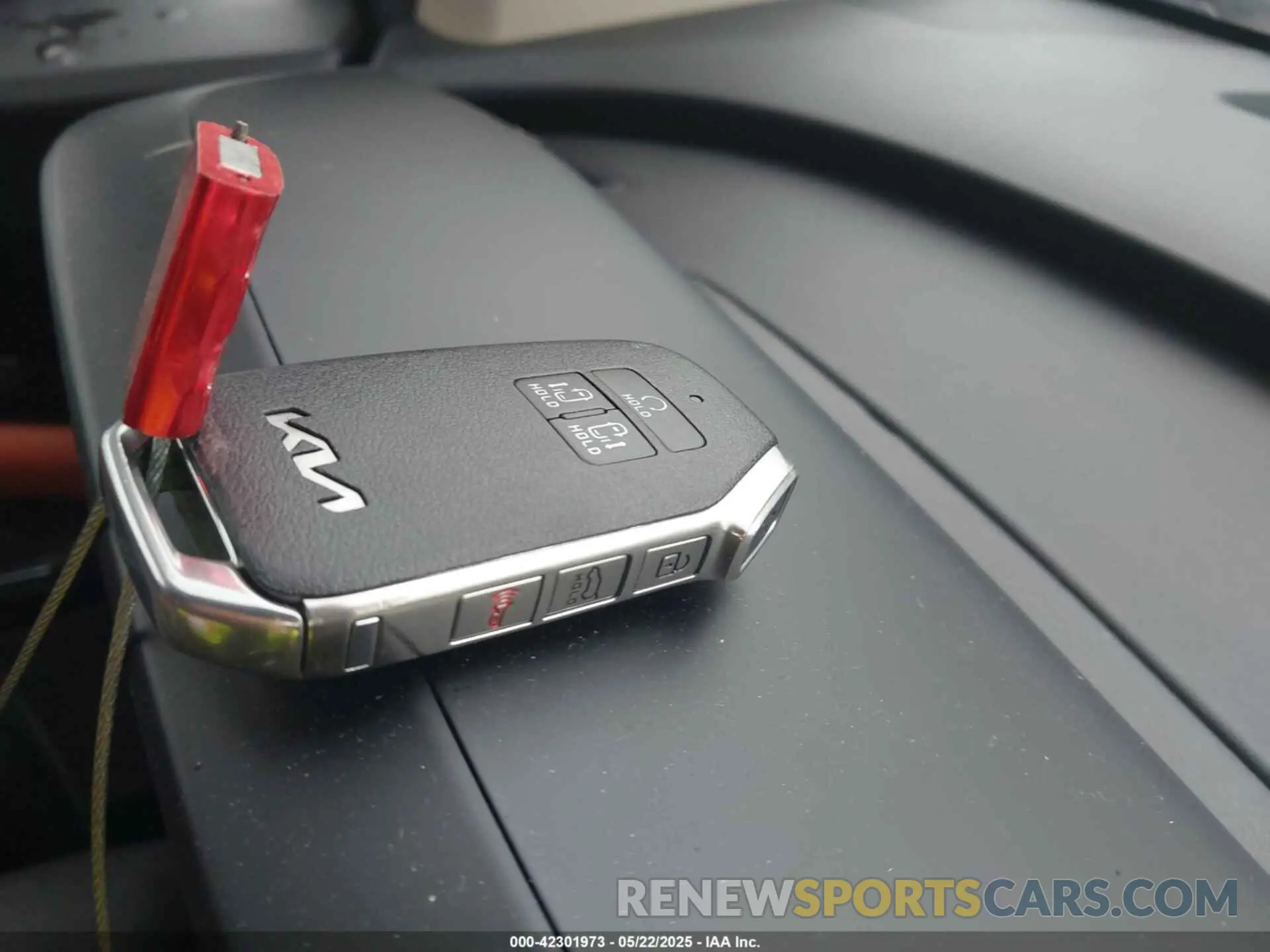 11 Photograph of a damaged car KNDNE5H35N6064087 KIA CARNIVAL MPV 2022