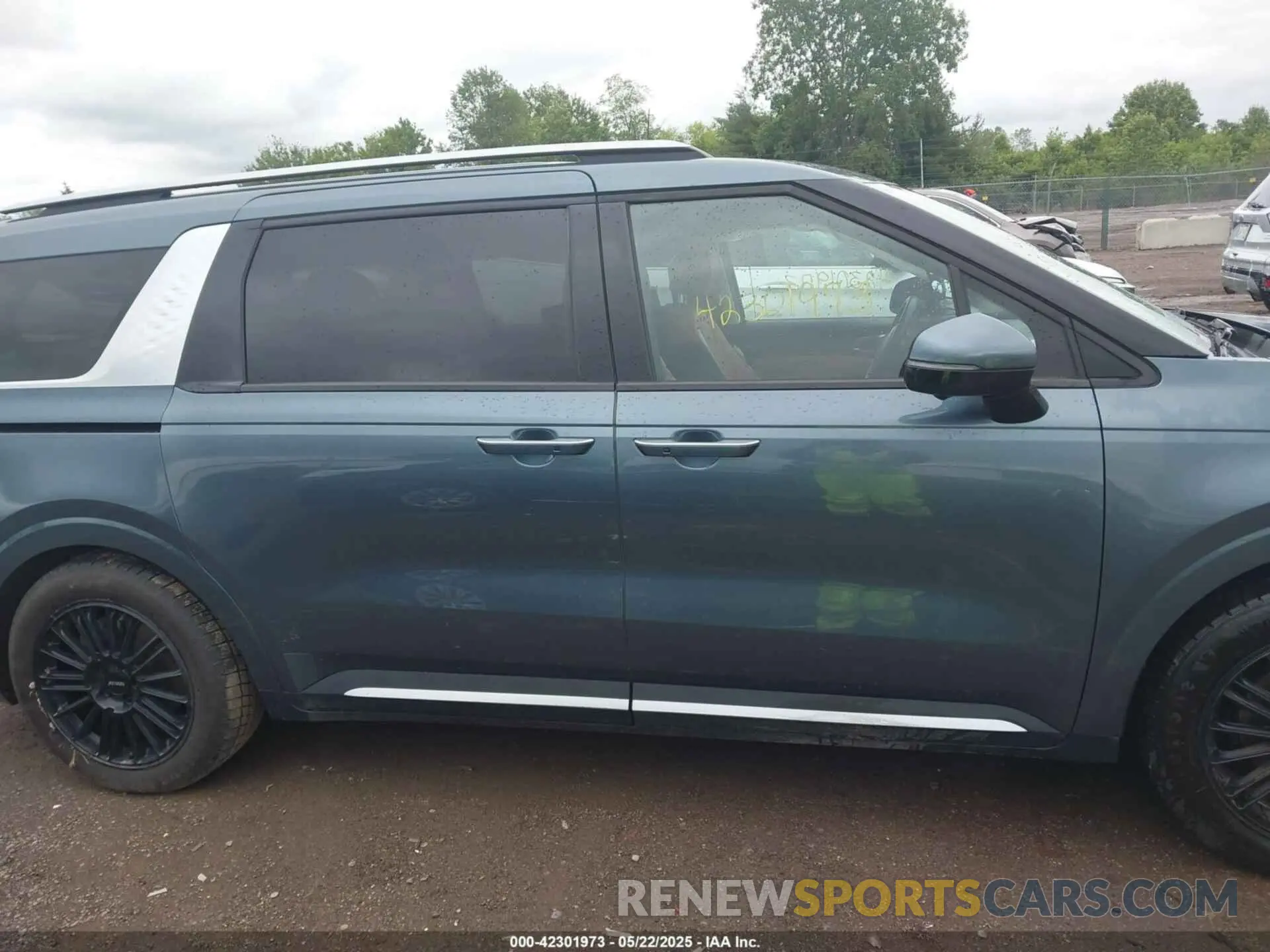 13 Photograph of a damaged car KNDNE5H35N6064087 KIA CARNIVAL MPV 2022
