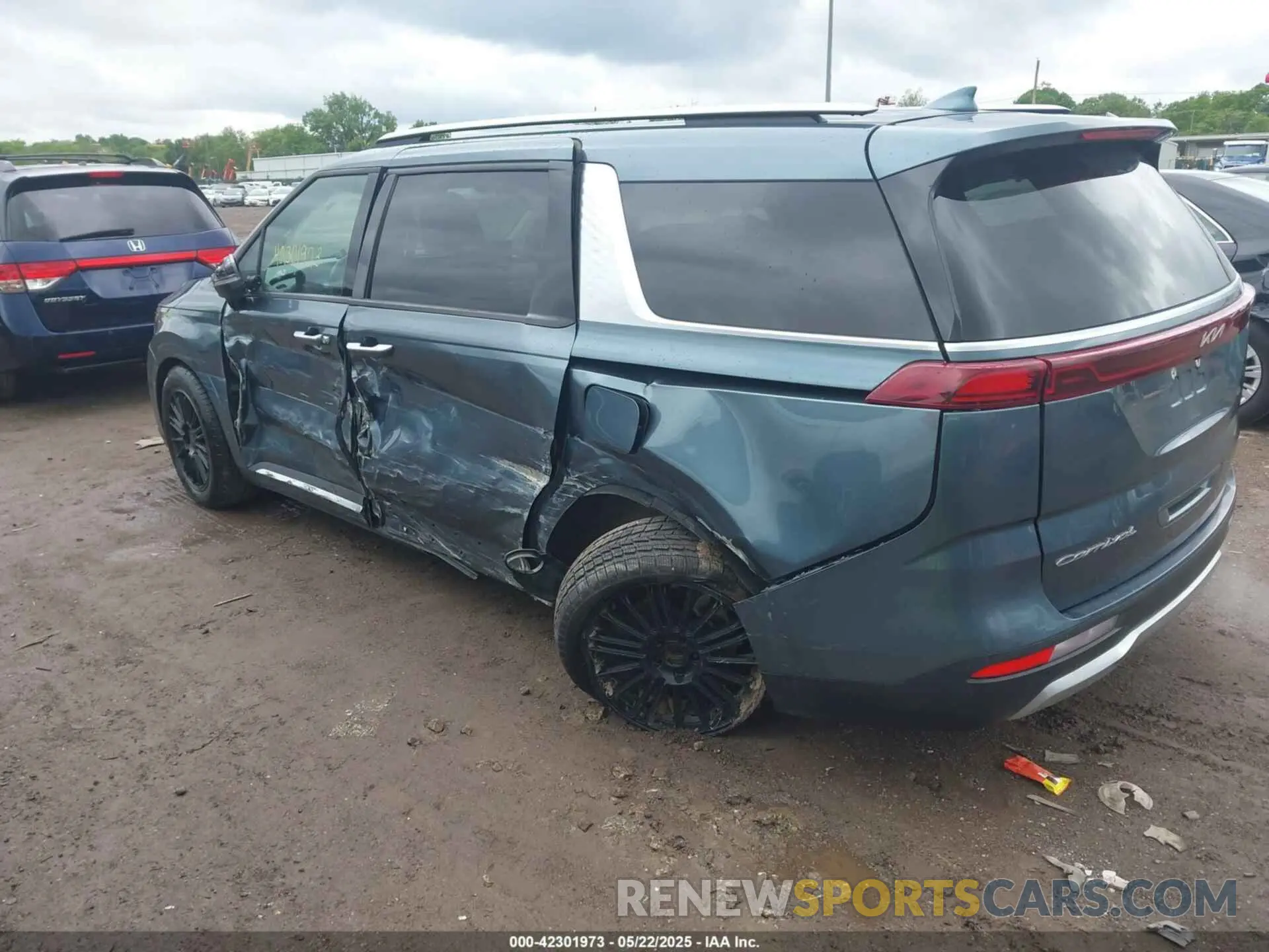 3 Photograph of a damaged car KNDNE5H35N6064087 KIA CARNIVAL MPV 2022