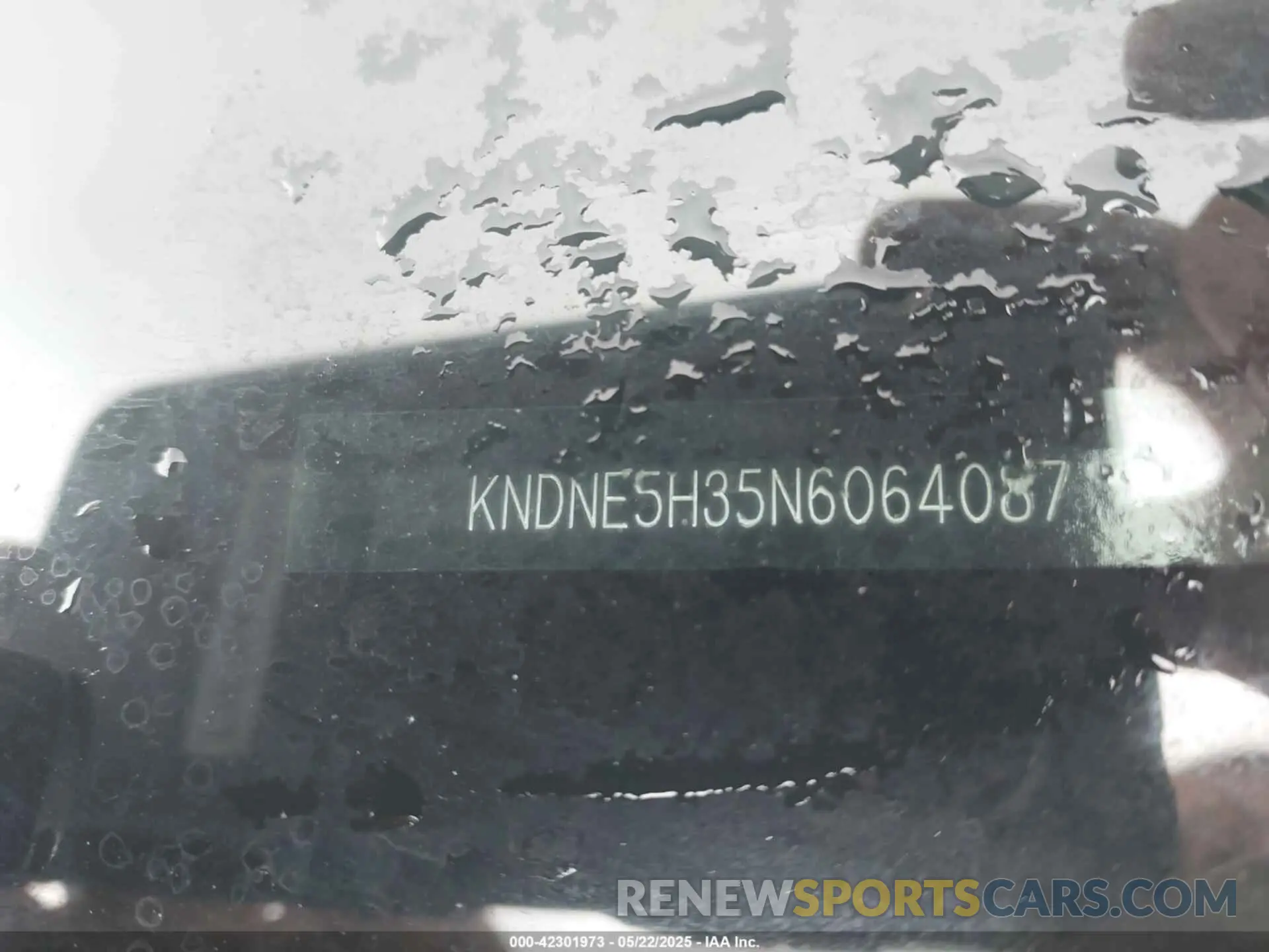 9 Photograph of a damaged car KNDNE5H35N6064087 KIA CARNIVAL MPV 2022