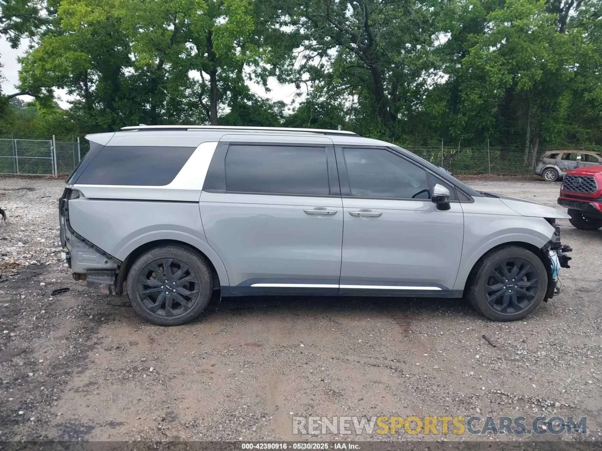 14 Photograph of a damaged car KNDNE5H3XN6080818 KIA CARNIVAL MPV 2022