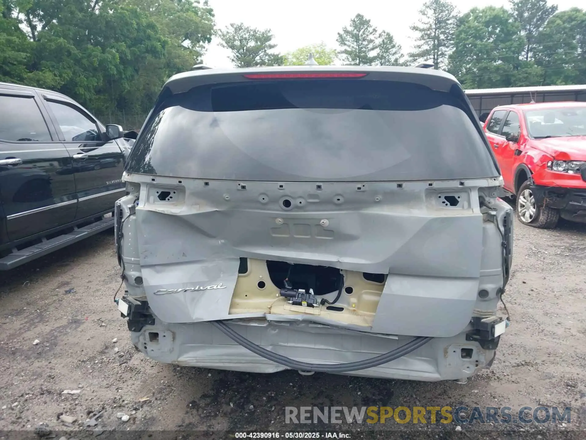17 Photograph of a damaged car KNDNE5H3XN6080818 KIA CARNIVAL MPV 2022