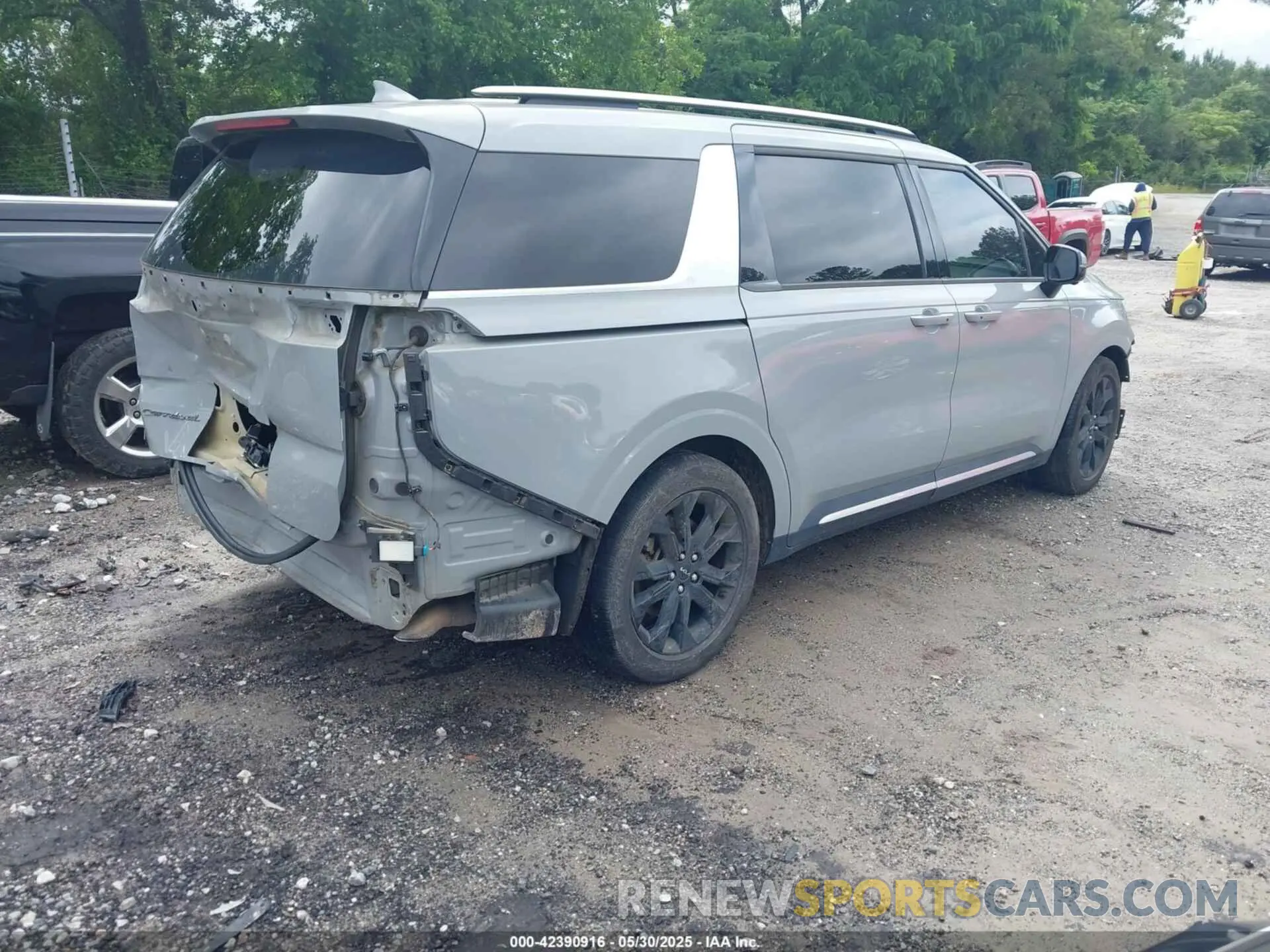 4 Photograph of a damaged car KNDNE5H3XN6080818 KIA CARNIVAL MPV 2022