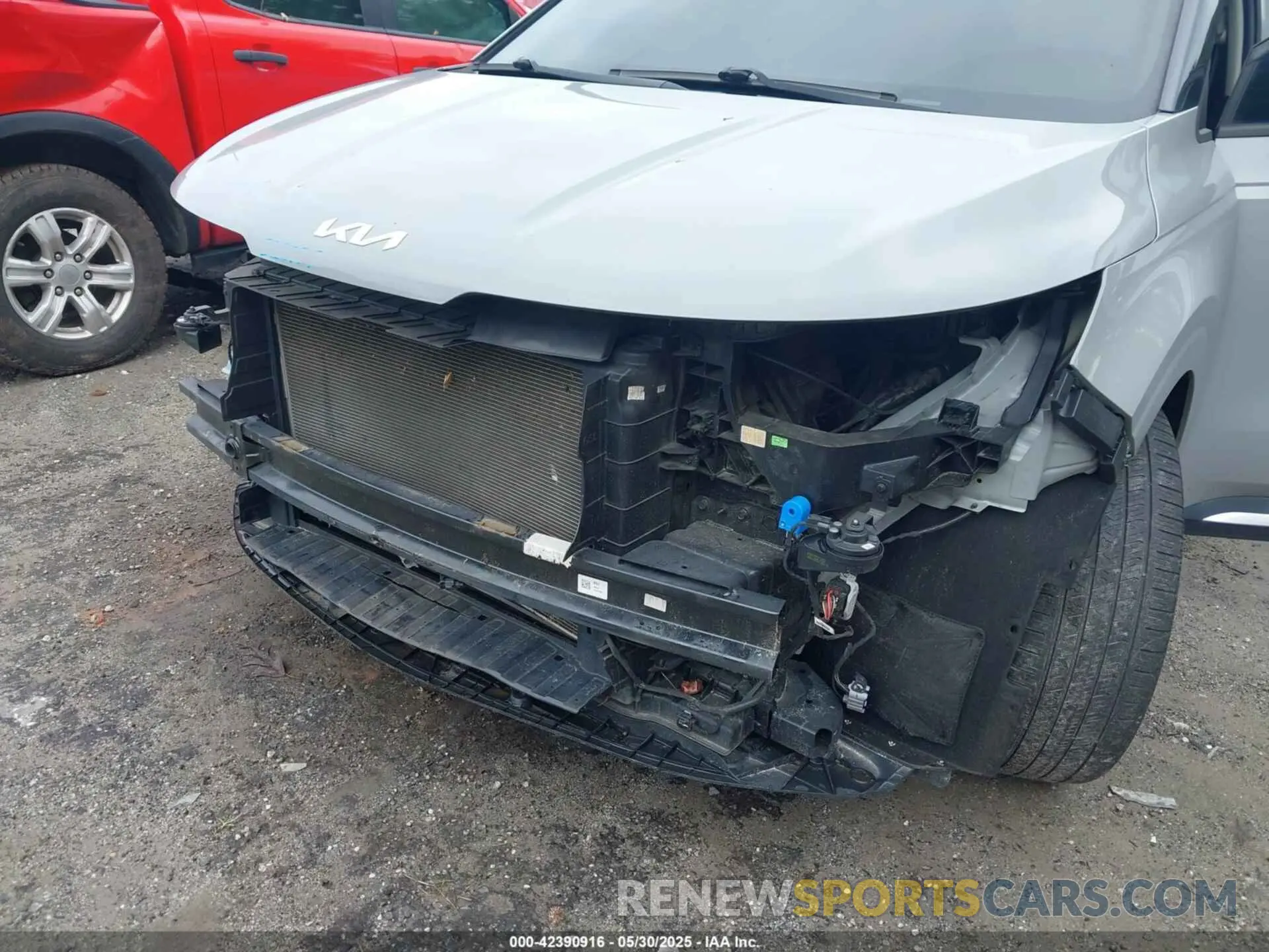 6 Photograph of a damaged car KNDNE5H3XN6080818 KIA CARNIVAL MPV 2022